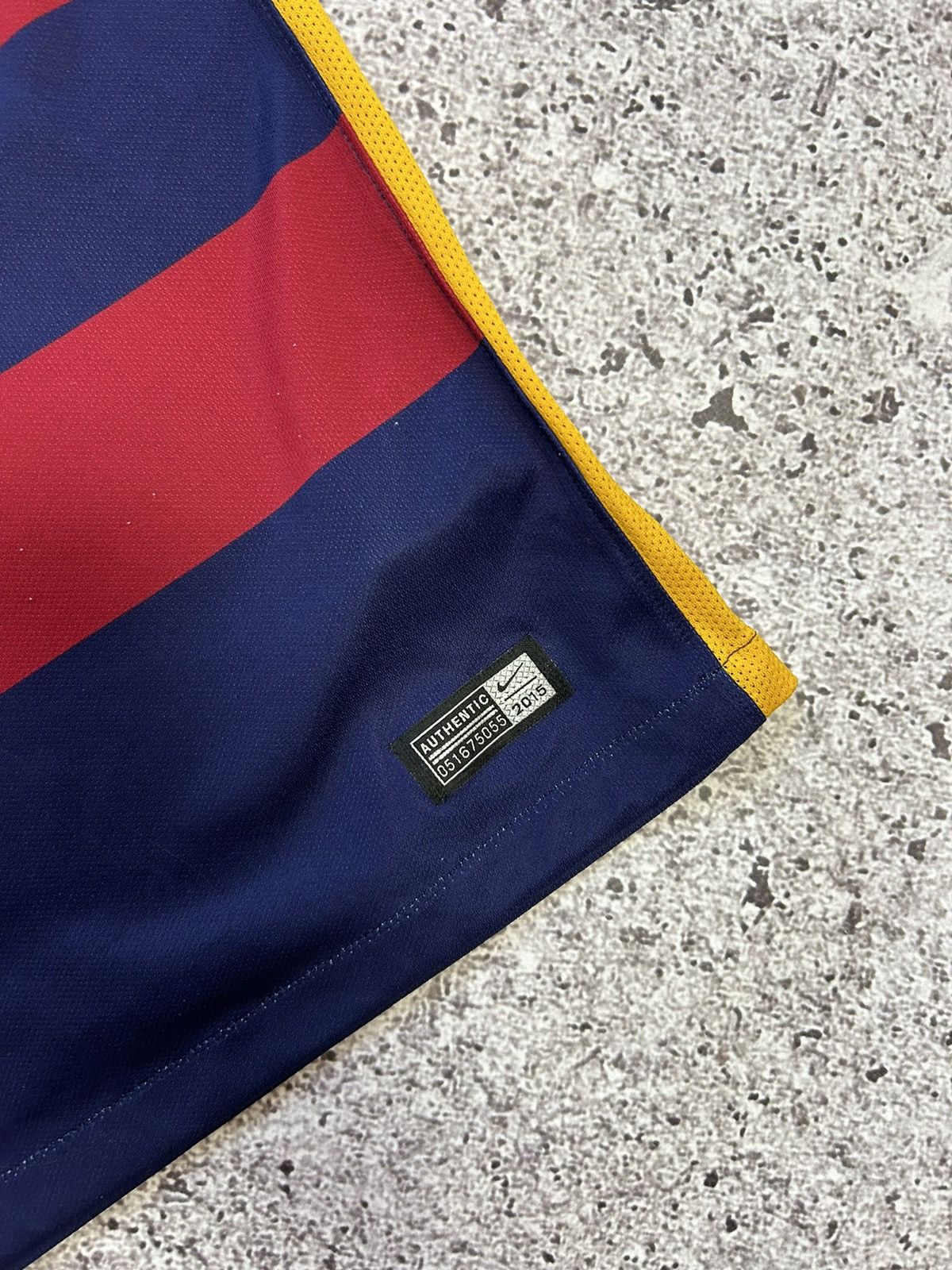 Nike Rare Nike FC Barcelona Suarez 2015 2016 Home Soccer Jersey Size US L / EU 52-54 / 3 - 11 Thumbnail
