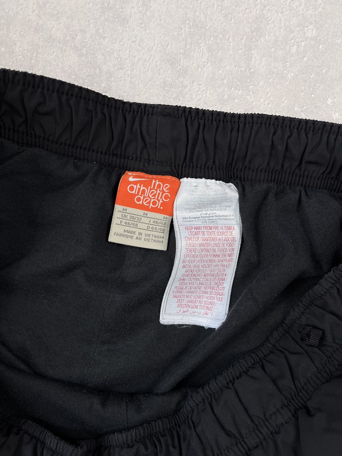 Nike 90’s NIKE SWOOSH LOGO BAGGY Y2K TRACK PANTS GORPCORE Size US 32 / EU 48 - 3 Thumbnail