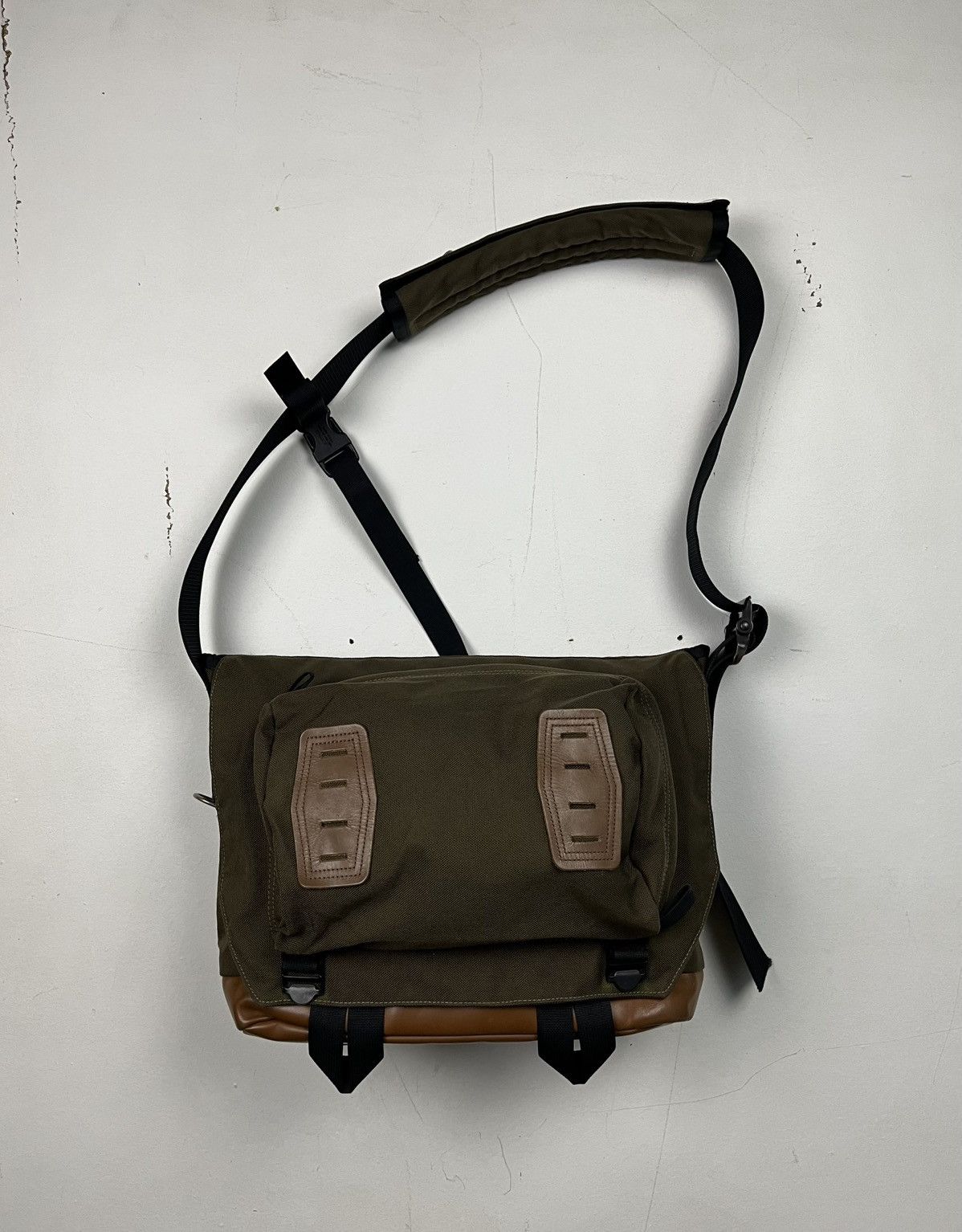 Porter Yoshida Co Yoshida & Co. Porter Wilderness Cycle Messenger Bag (M), Men's