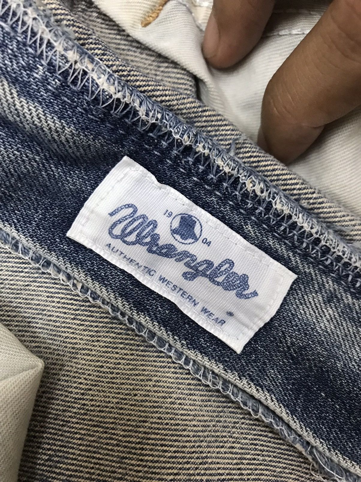 Vintage Vintage Wrangler M1701 Redline Selvedge Distressed Denim Size US 29 - 11 Thumbnail