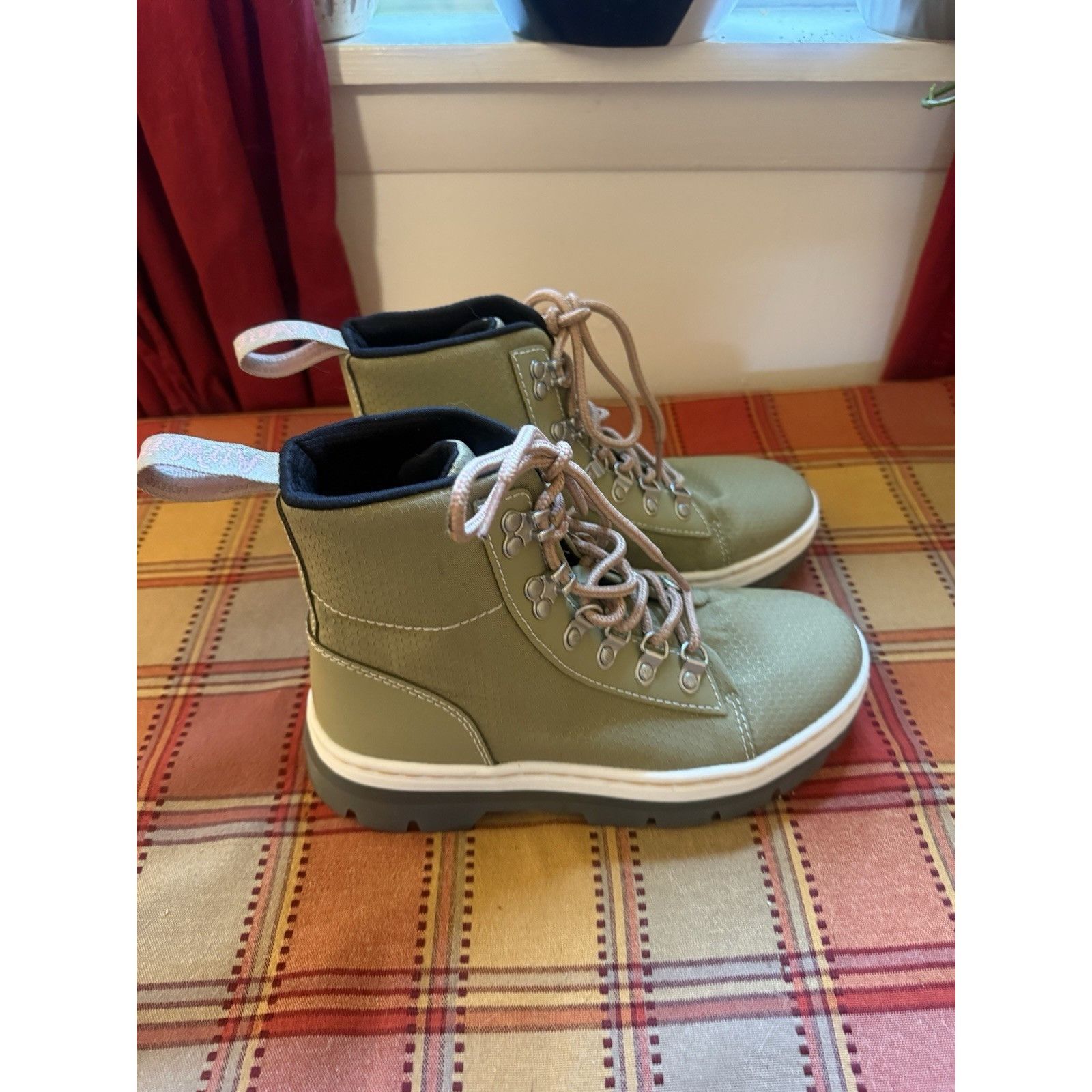 Dr. Martens Dr. Martens Boots Olive Green Women's Size 6 Size US 6 / IT 36 - 2 Thumbnail