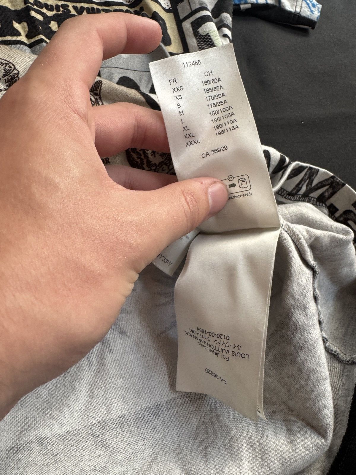 Louis Vuitton Louis Vuitton Printed Color T-Shirt - Size M Size US M / EU 48-50 / 2 - 6 Thumbnail