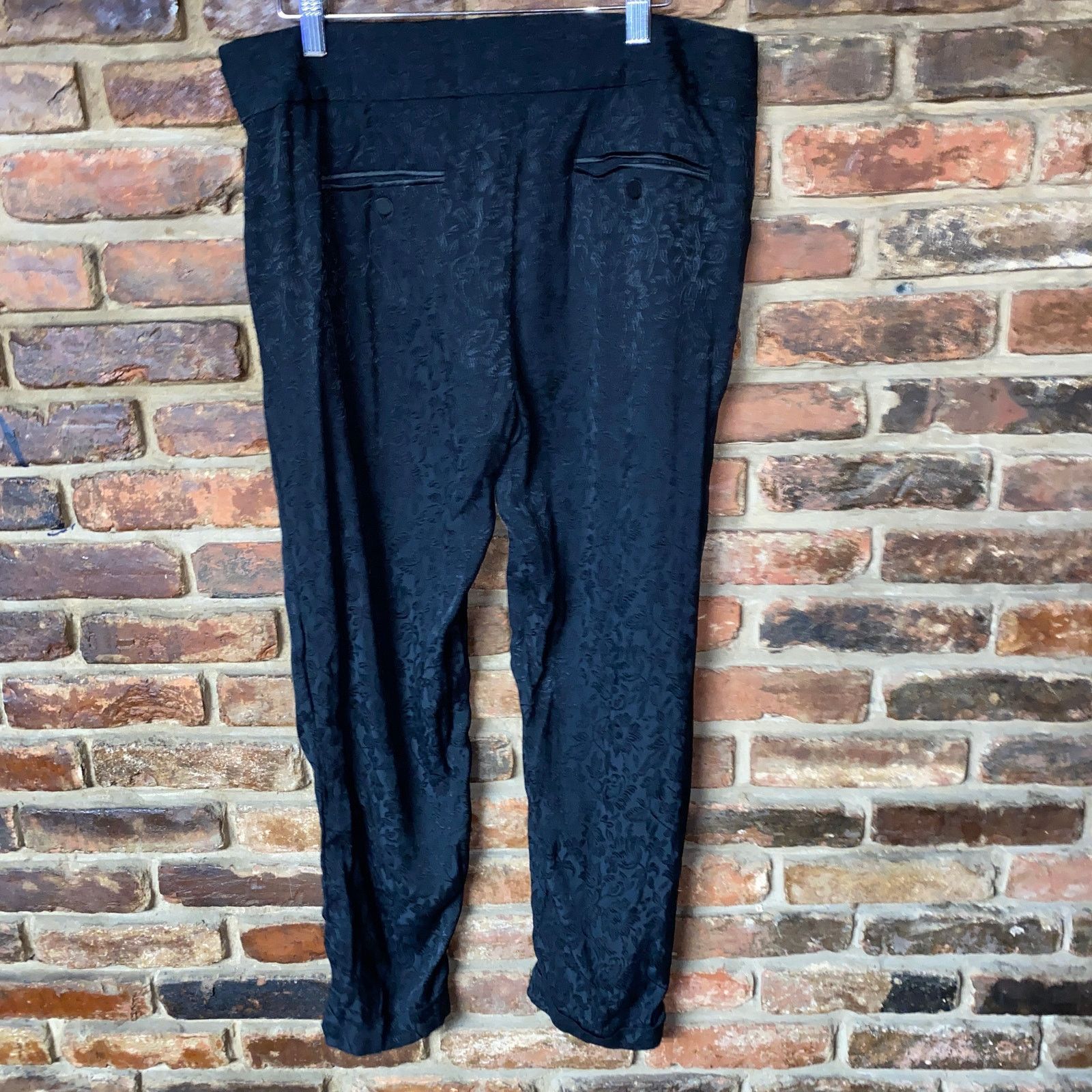 Loft Ann Taylor LOFT Black Floral Lace Texture Chino Pants 12 Size 34" / US 12 / IT 48 - 4 Thumbnail