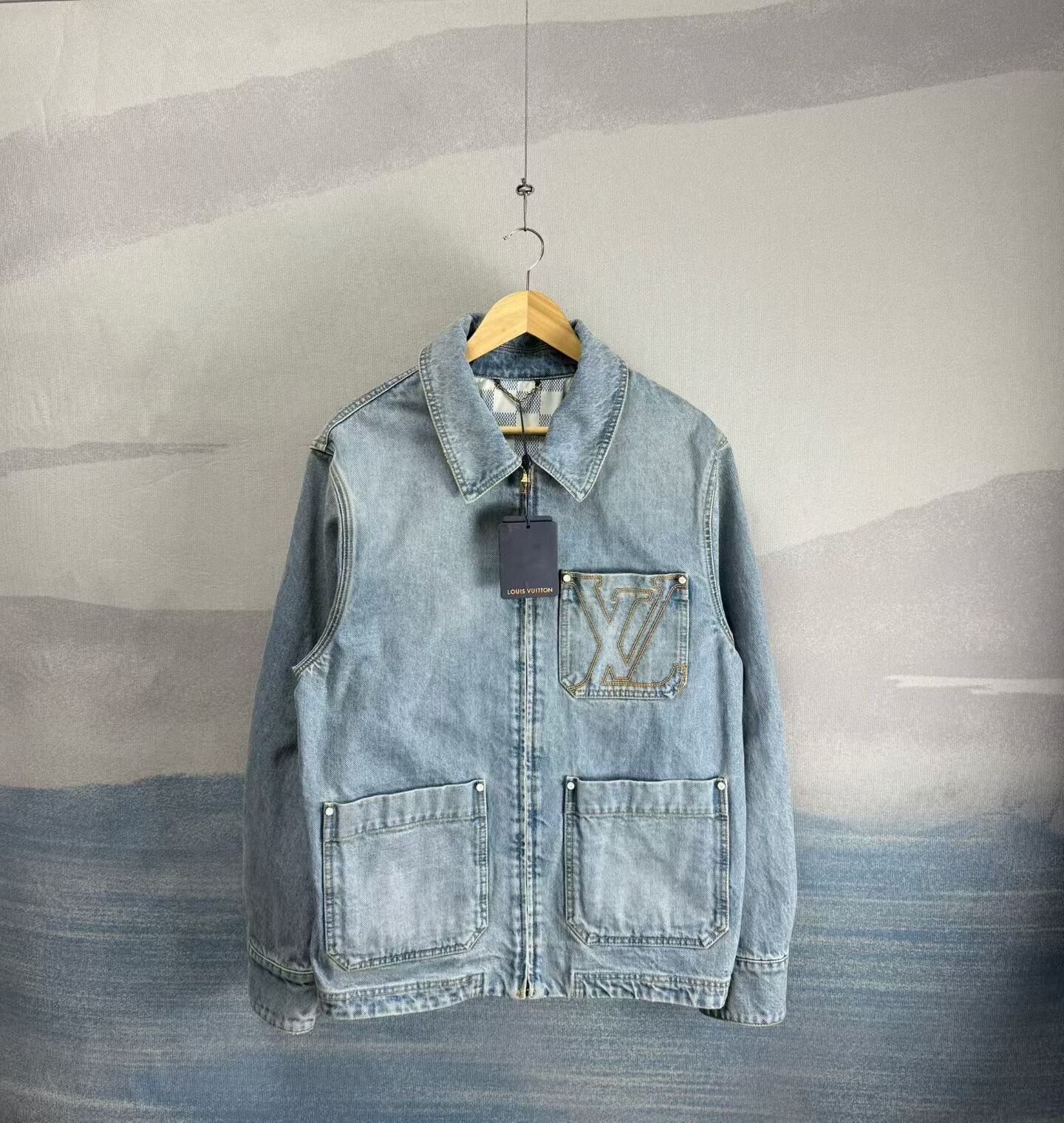 Louis Vuitton louis vuitton light blue embroidered denim jacket Size US L / EU 52-54 / 3 - 1 Thumbnail