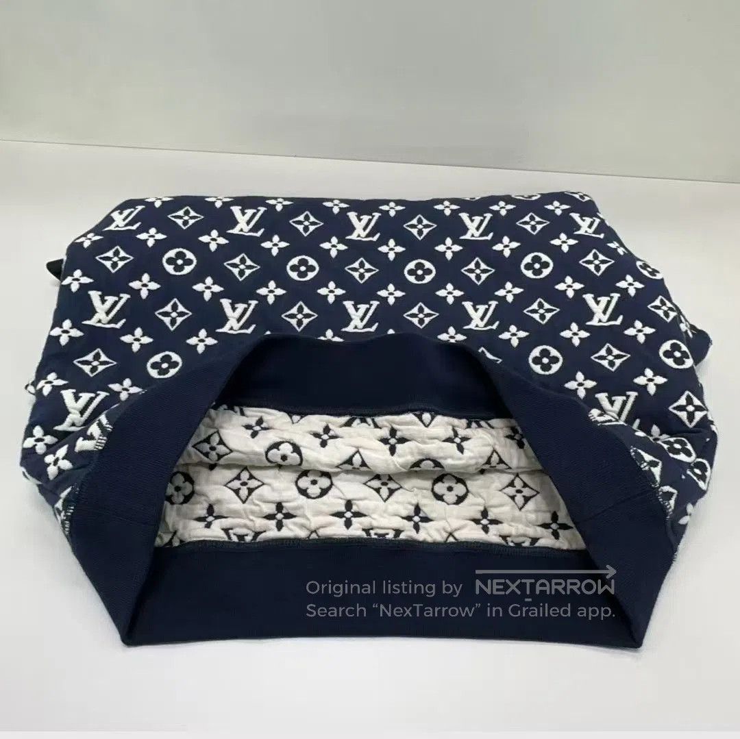 Louis Vuitton blue patterned crew neck sweatshirt from louis vuitton. Size US M / EU 48-50 / 2 - 3 Thumbnail