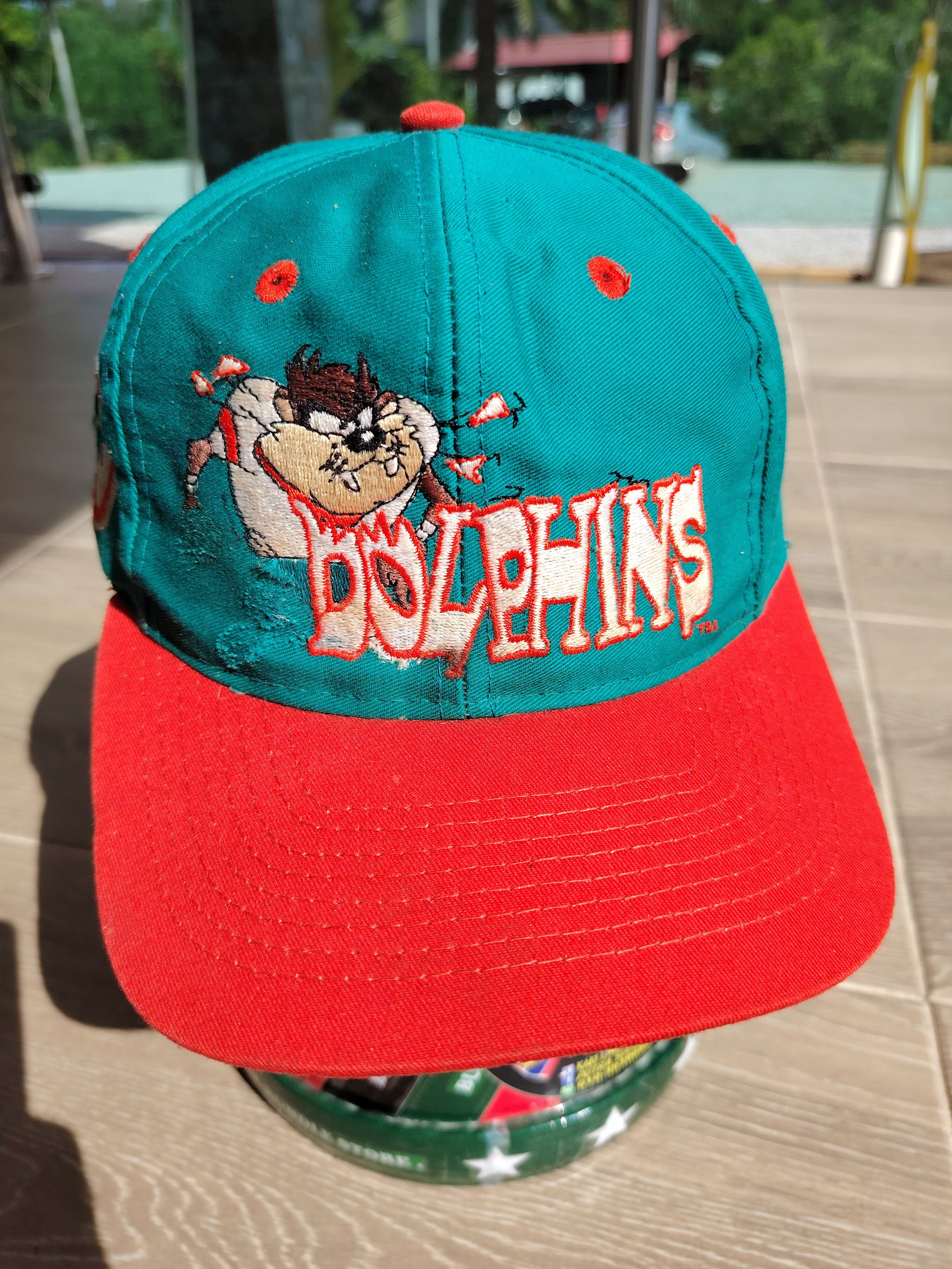 Logo 7 × NFL × Warner Bros Vintage 1993 Miami Dolphins Looney Tunes Logo 7 Hat NFL Size ONE SIZE - 1 Thumbnail