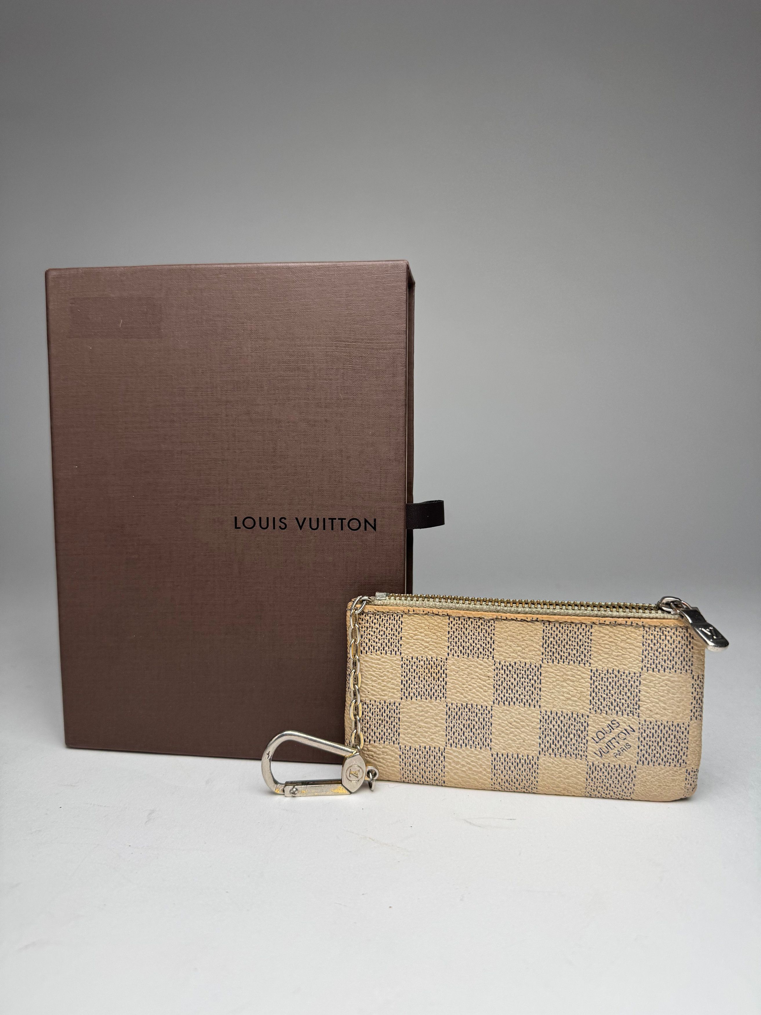 Louis Vuitton Vintage Keychain Card Holder Damier White Size ONE SIZE - 1 Thumbnail