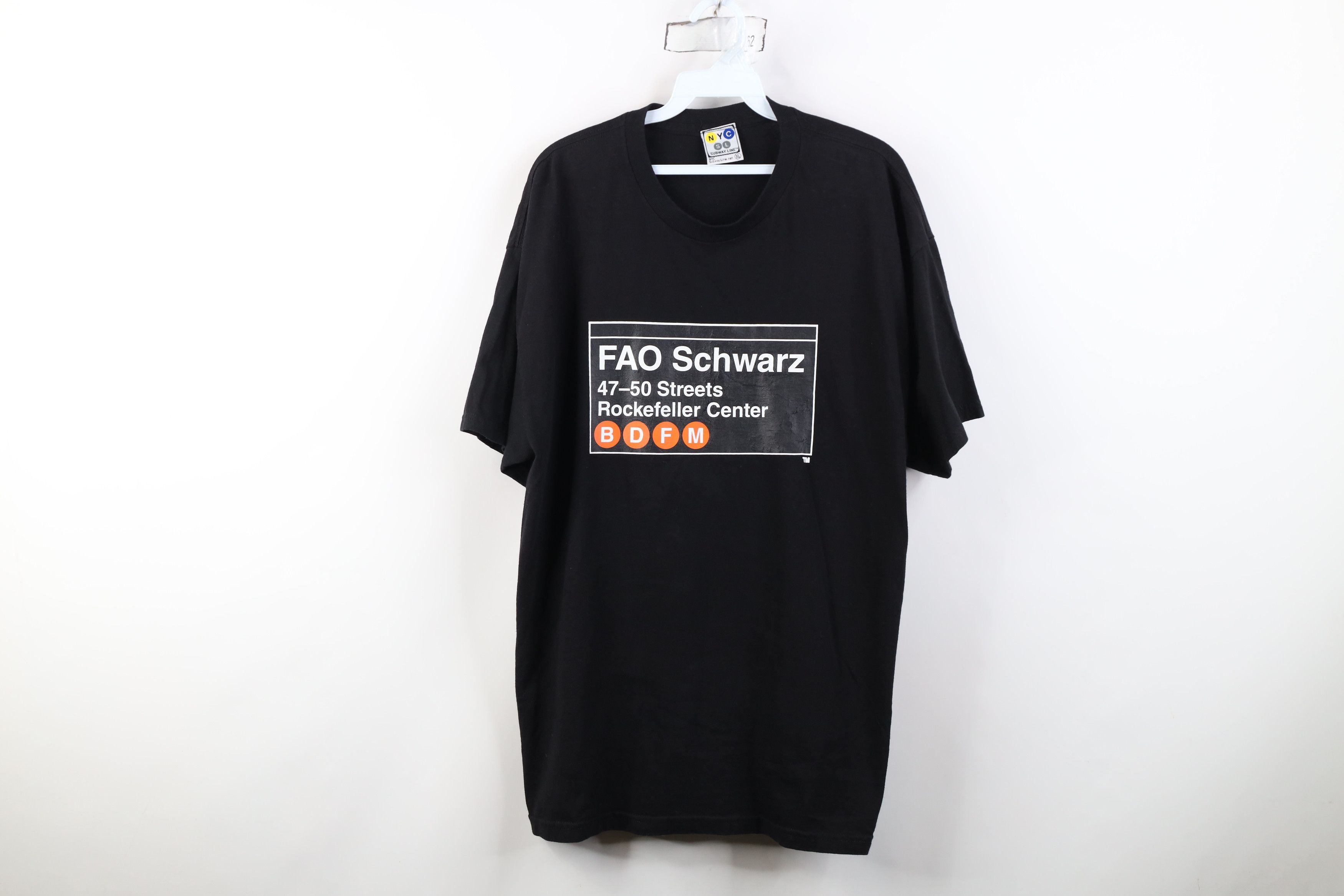 Vintage Vintage Y2K Streetwear Schwarz New York Toy Store T-Shirt Size US XL / EU 56 / 4 - 1 Thumbnail