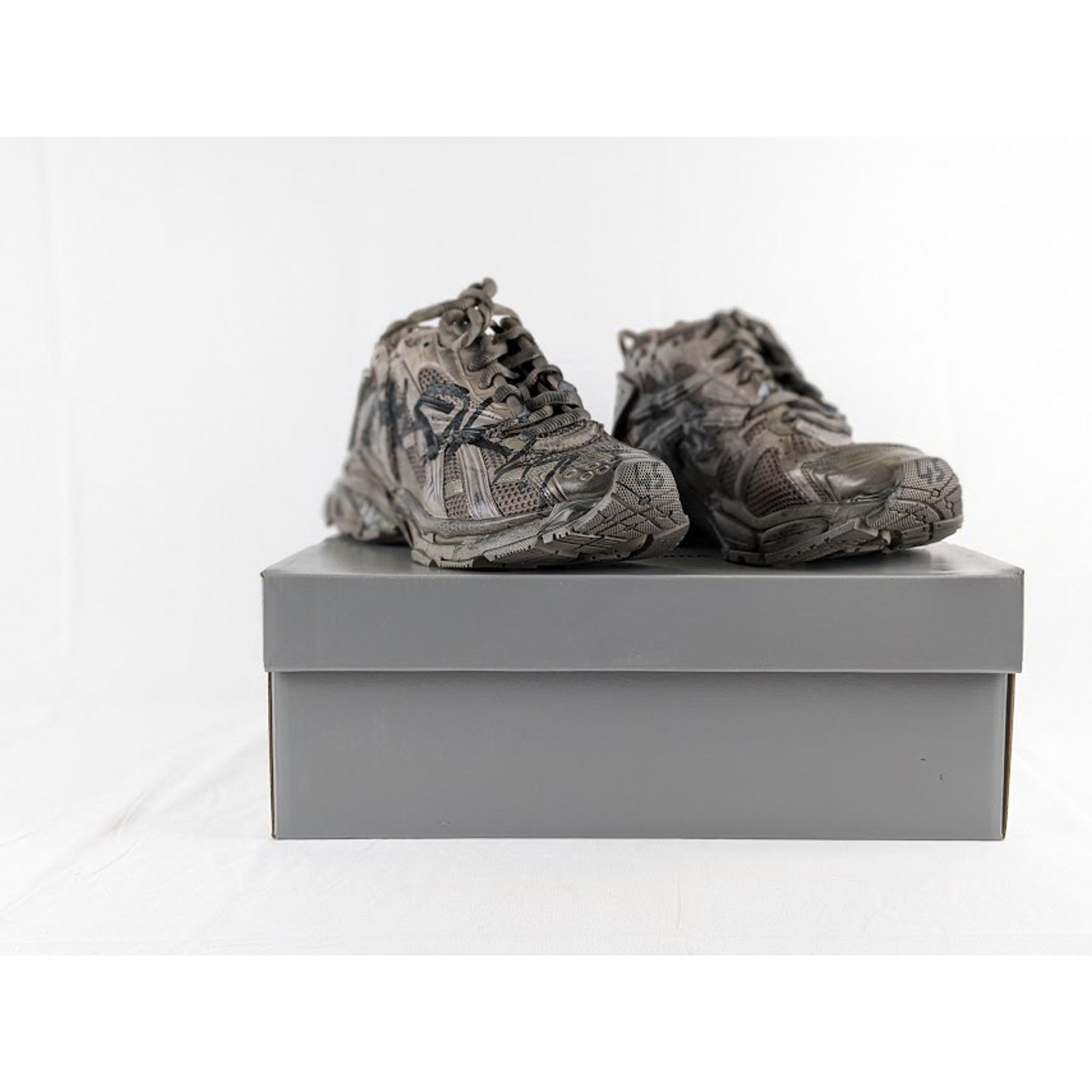Balenciaga o1rshd1 Monocolor Graffiti Mesh Runner in Dark Taupe/Black Size US 13 / EU 46 - 8 Thumbnail