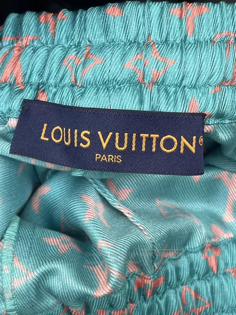 Louis Vuitton Louis Vuitton 25 new presbyopia full print silk shorts Size US 44 / EU 60 - 5 Thumbnail