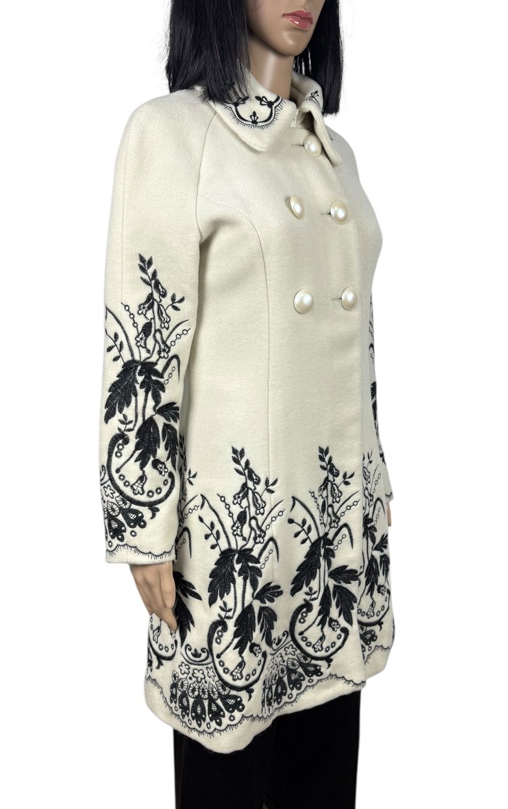 Moschino Moschino Cheap and Chic Vintage Wool Coat Embroidered Floral Size M / US 6-8 / IT 42-44 - 4 Thumbnail