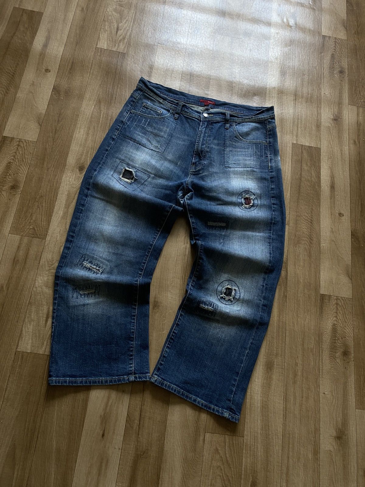 Vintage Wide-Leg Distressed Vintage Jeans Size US 37 - 2 Thumbnail