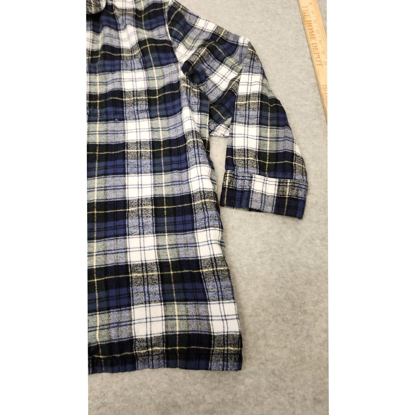Vintage VINTAGE? No. LL Bean Shirt Mens Large Blue Green Plaid Flannel Button Front L REG Size US L / EU 52-54 / 3 - 2 Thumbnail