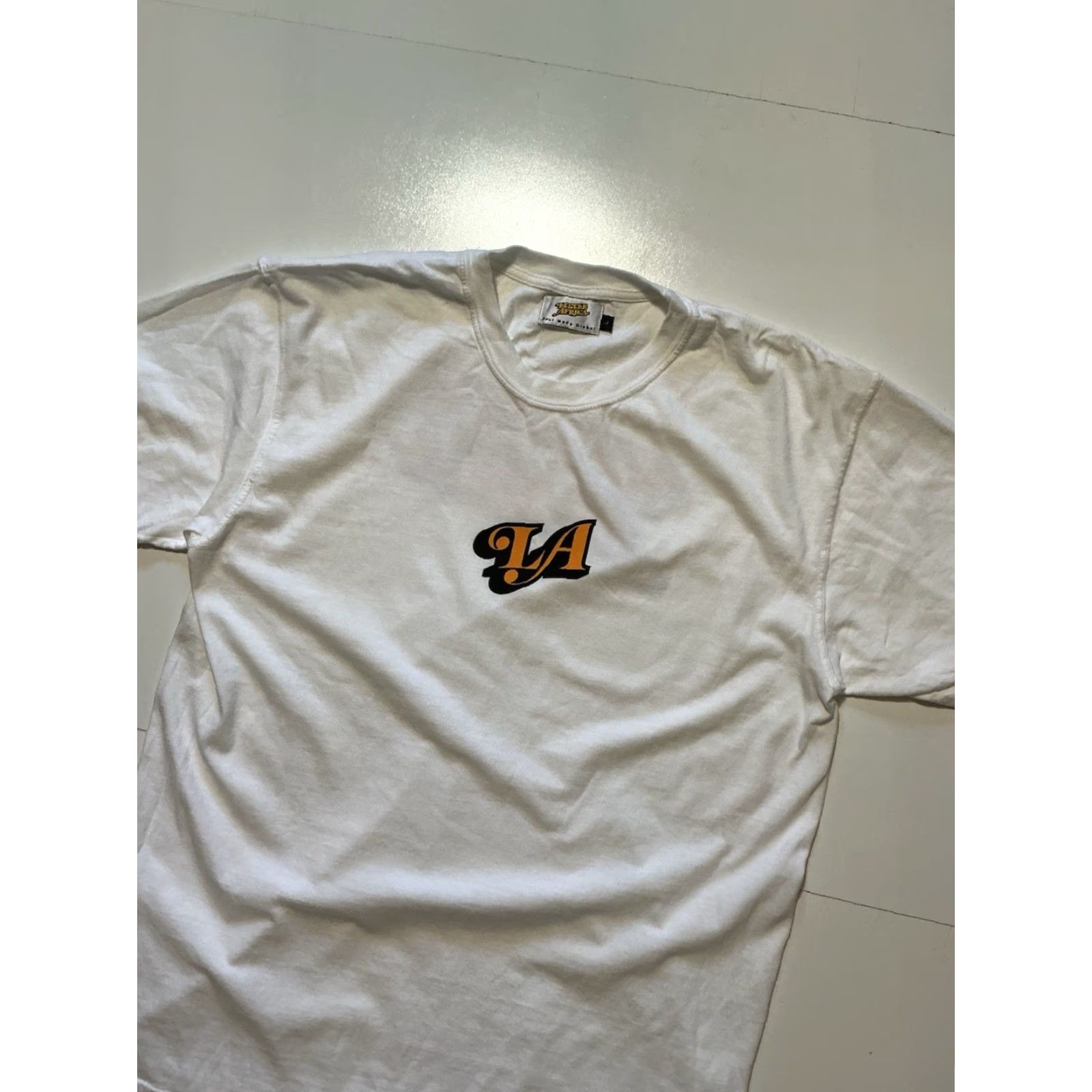 Vintage Little Africa Soul Made Global LA Graphic White Crewneck S/S T-Shirt Sz. L Mens Crew Neck T-Shirt White Graphic 90s? Size US L / EU 52-54 / 3 - 4 Thumbnail