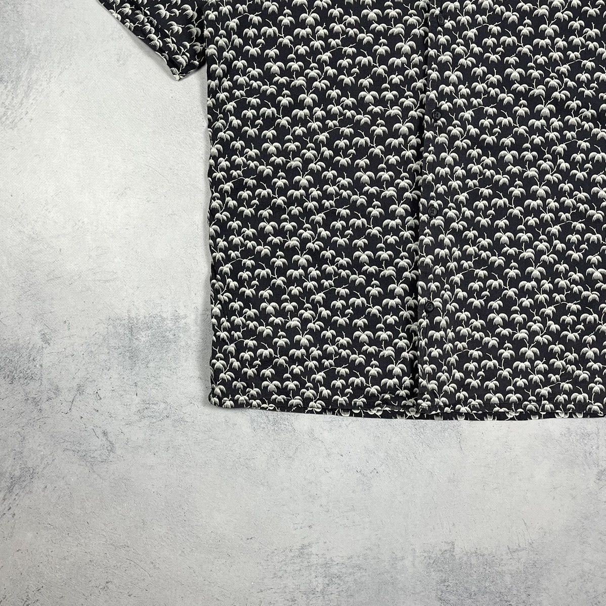 Allsaints AllSaints Salix Palm Print Short Sleeve Button Up Shirt Size US S / EU 44-46 / 1 - 5 Thumbnail