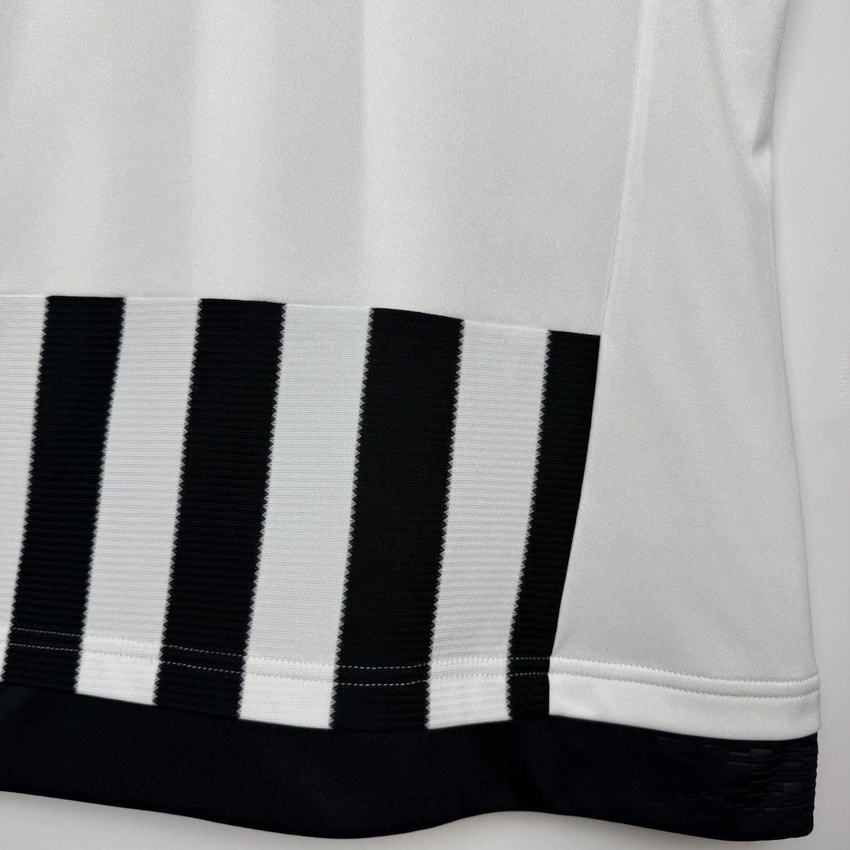 Adidas JUVENTUS 2015 2016 HOME FOOTBALL SHIRT SOCCER JERSEY ADIDAS Size US M / EU 48-50 / 2 - 20 Thumbnail