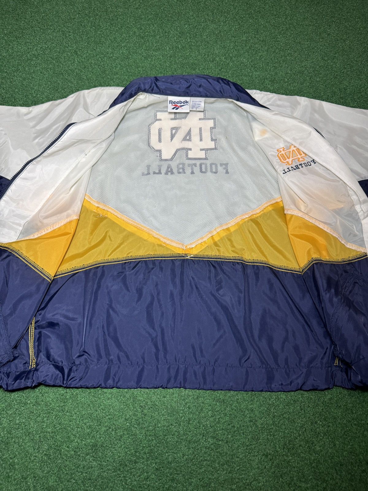 Reebok Notre Dame Football Vintage Reebok Small 23x26 Windbreaker Size US S / EU 44-46 / 1 - 7 Thumbnail