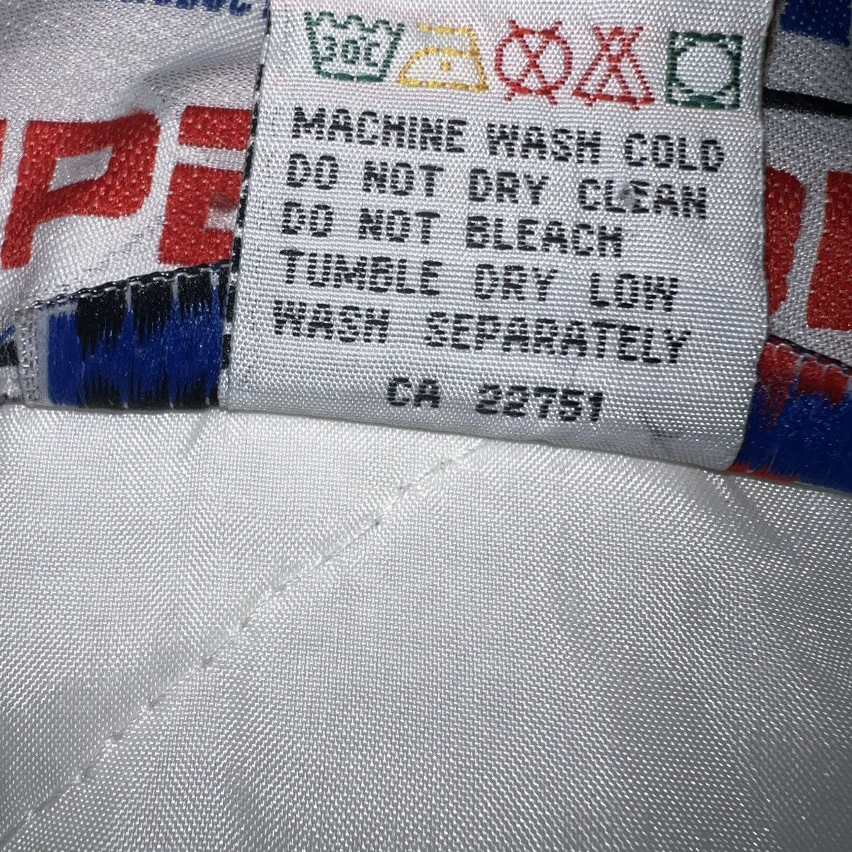 Apex One VINTAGE 90s APEX ONE NBA CHICAGO BULLS LOGO PUFFER JACKET Size US L / EU 52-54 / 3 - 17 Thumbnail