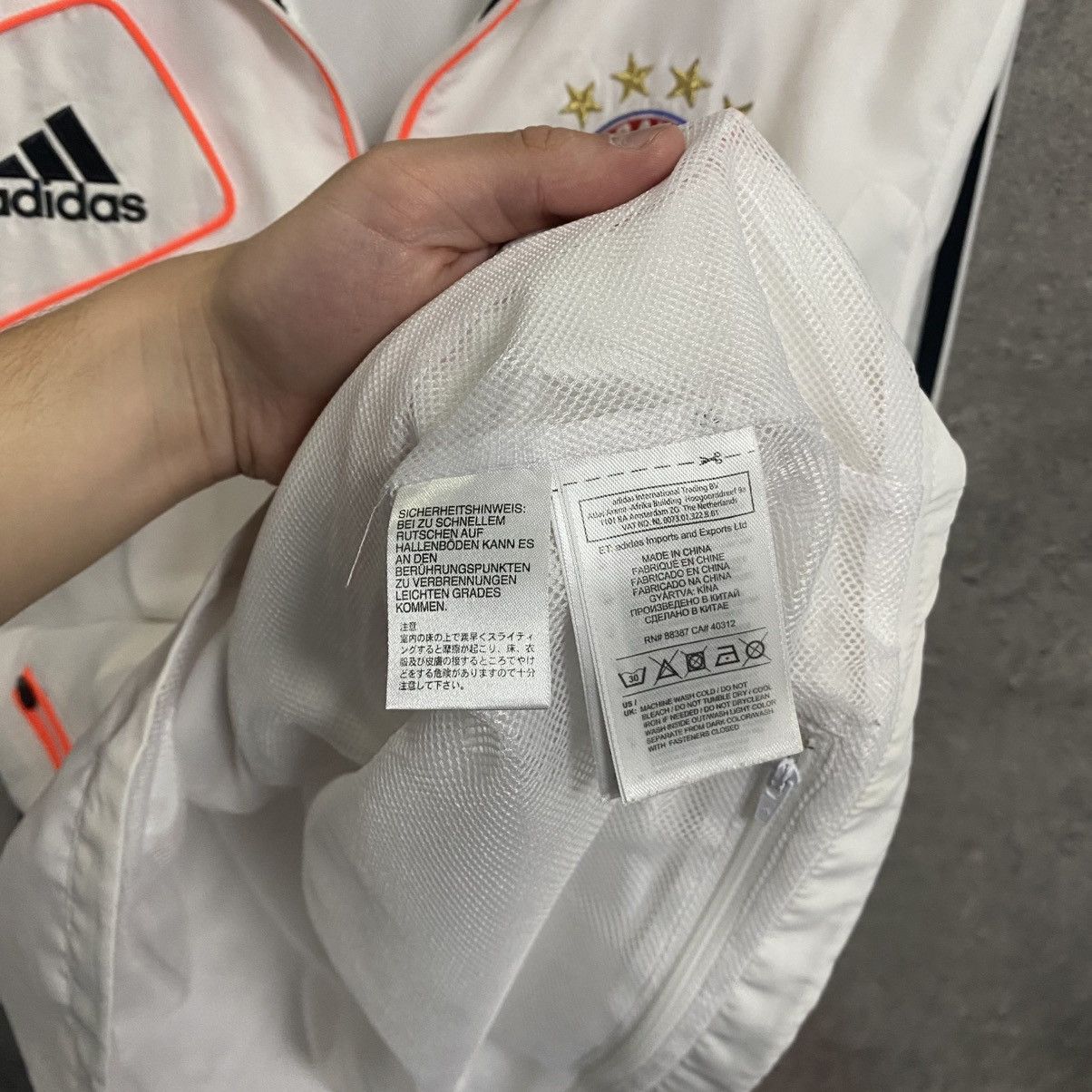 Adidas Adidas Fc Bayern Munich Track Jacket Vintage Soccer Size US M / EU 48-50 / 2 - 11 Thumbnail