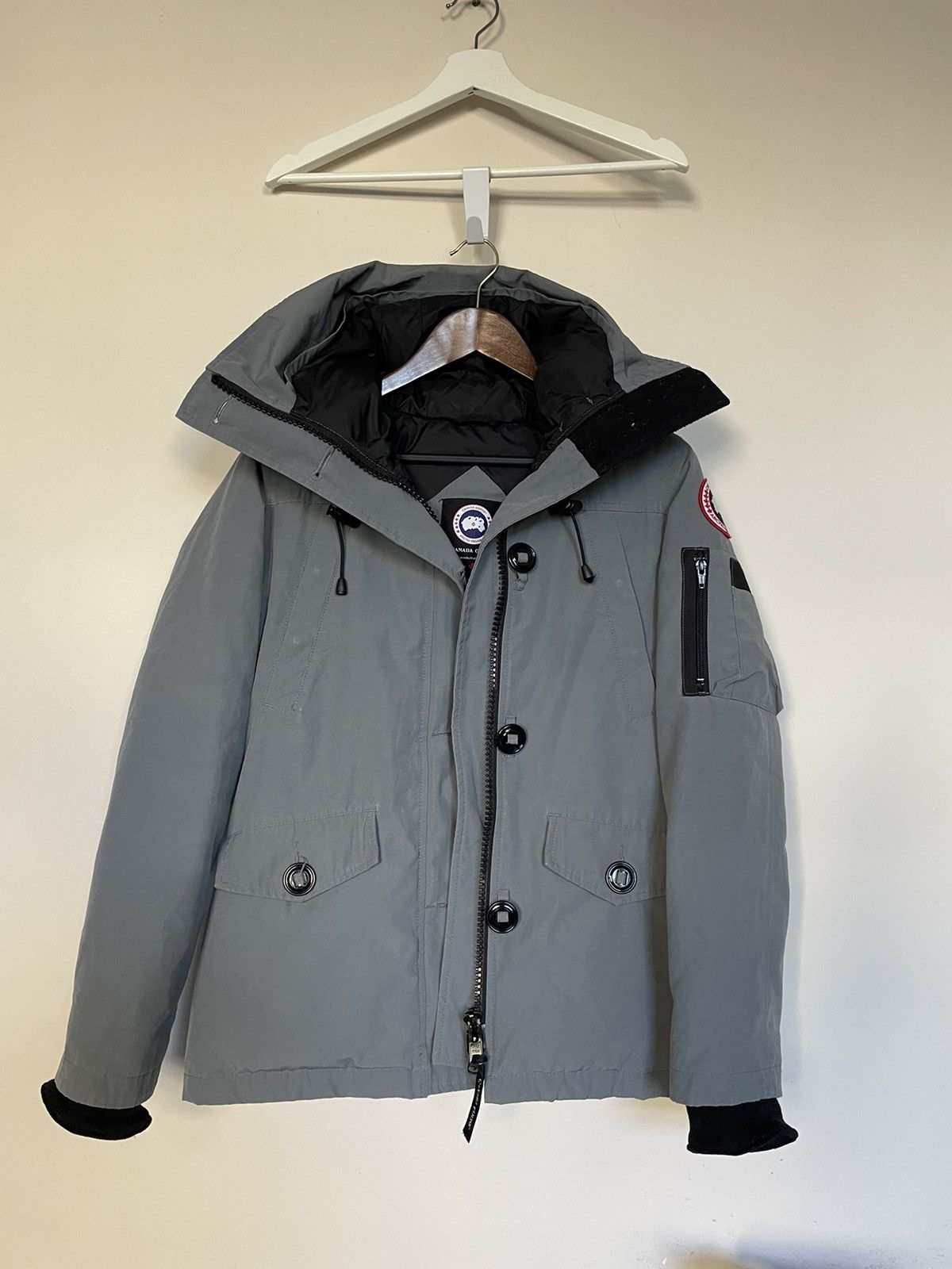 Canada Goose Montebello Bomber Jacket Grey Size XS / US 0-2 / IT 36-38 - 3 Thumbnail