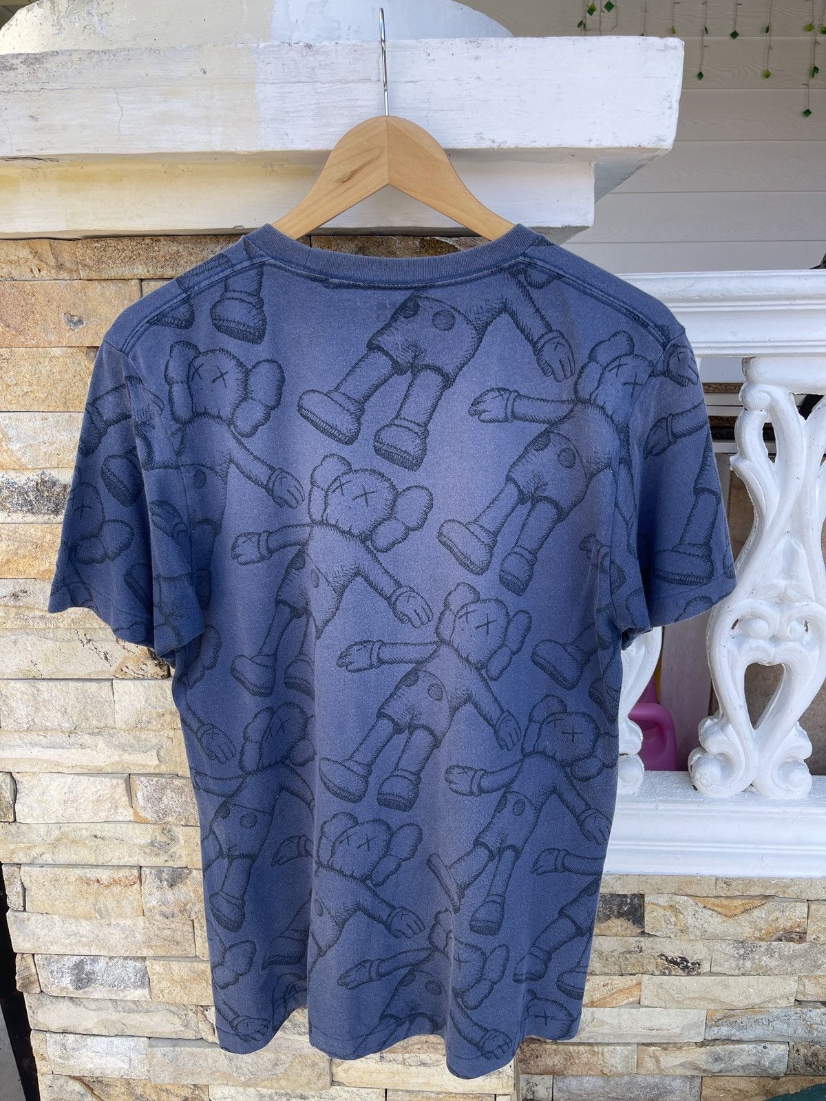 Kaws Last Drop🔥Rare🔥Kaws X Uniqlo T-Shirt Size US L / EU 52-54 / 3 - 3 Thumbnail