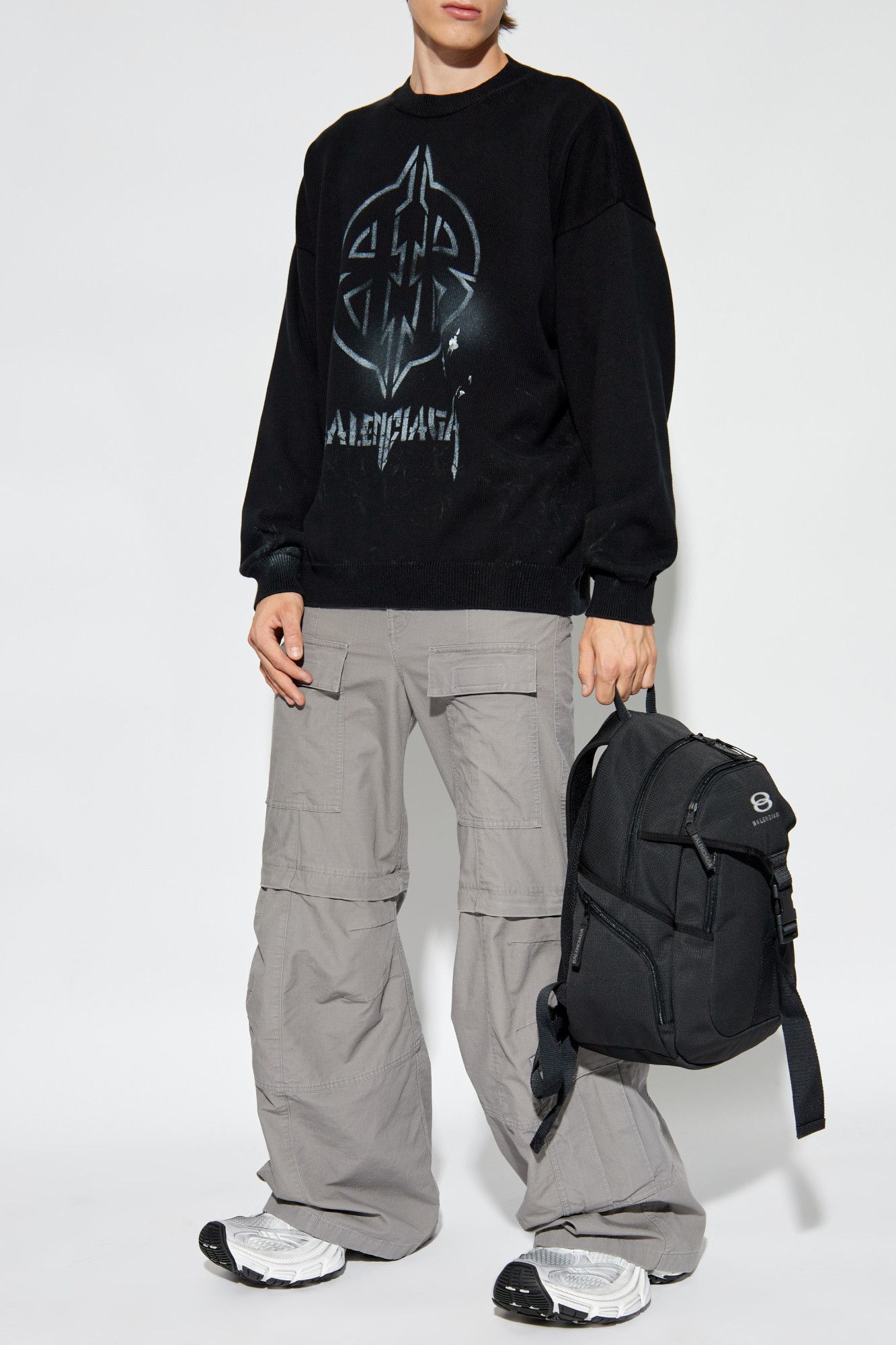 Balenciaga o1srvl11e1025 Crewneck Sweater in Black Size US XL / EU 56 / 4 - 2 Thumbnail