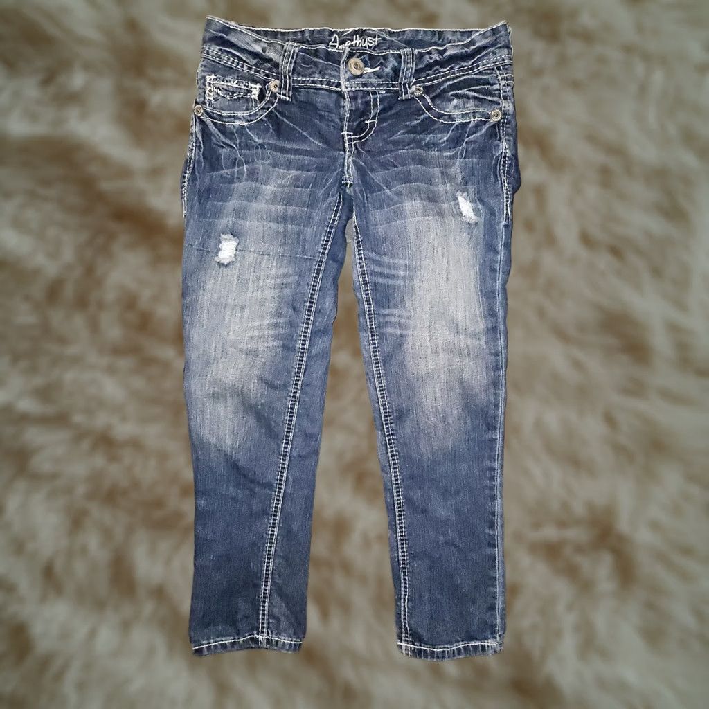 Vintage VINTAGE Amethyst Skinny Capris Juniors 0 Ultra Low Rise Blue Distressed Embroidered Jeans Capris Womens Girls 22 in Inseam 0 Size ONE SIZE - 1 Thumbnail