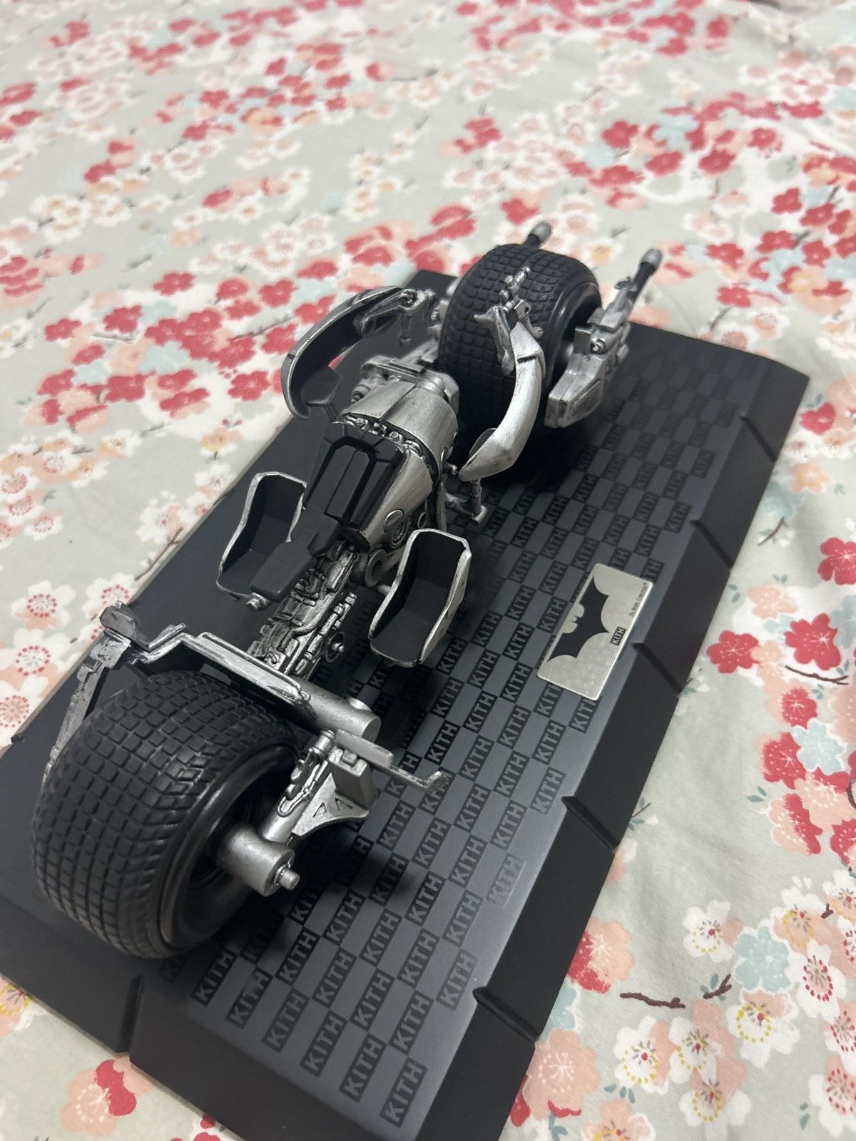 DC Comics × Kith Kith batman batpod for the noble collection Size ONE SIZE - 3 Thumbnail