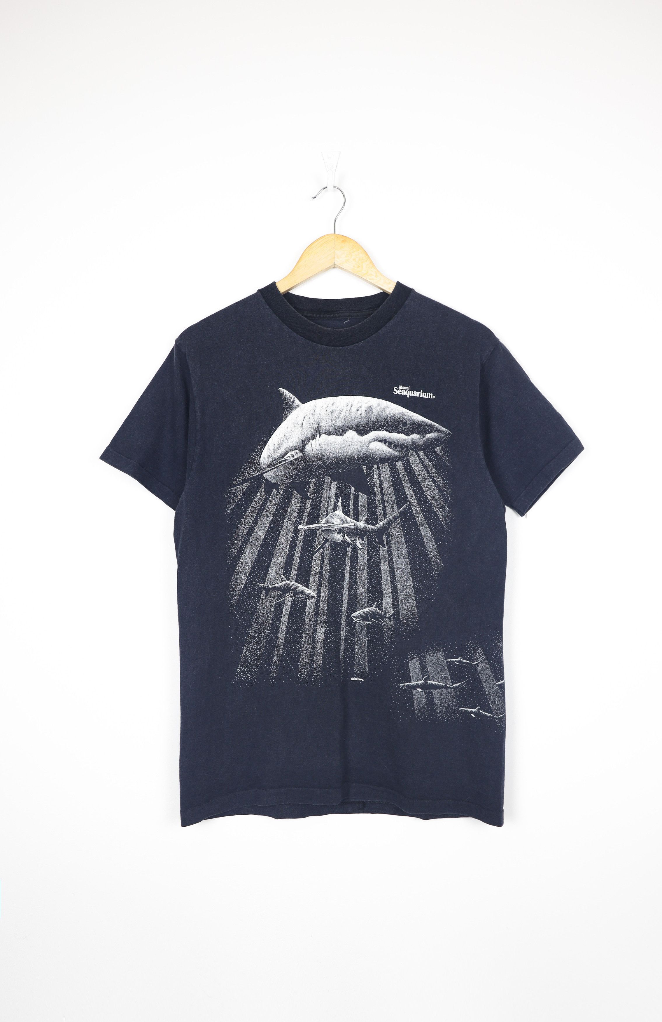 Vintage Vintage Sherry Miami Seaquarium 3D Graphic Crew Tee T-shirt Size US S / EU 44-46 / 1 - 1 Thumbnail
