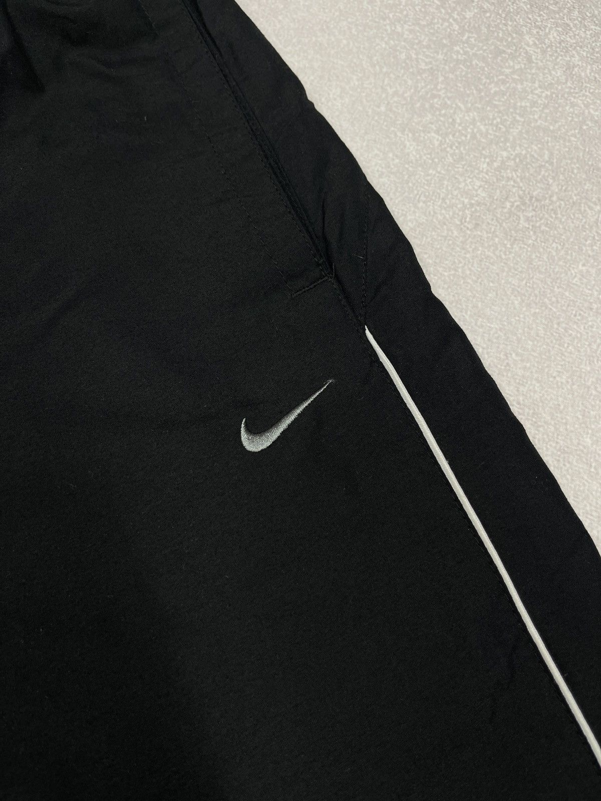 Nike Vintage Nike Nylon Sweatpants Black Drill Y2K TECH ACG Size US 30 / EU 46 - 4 Thumbnail