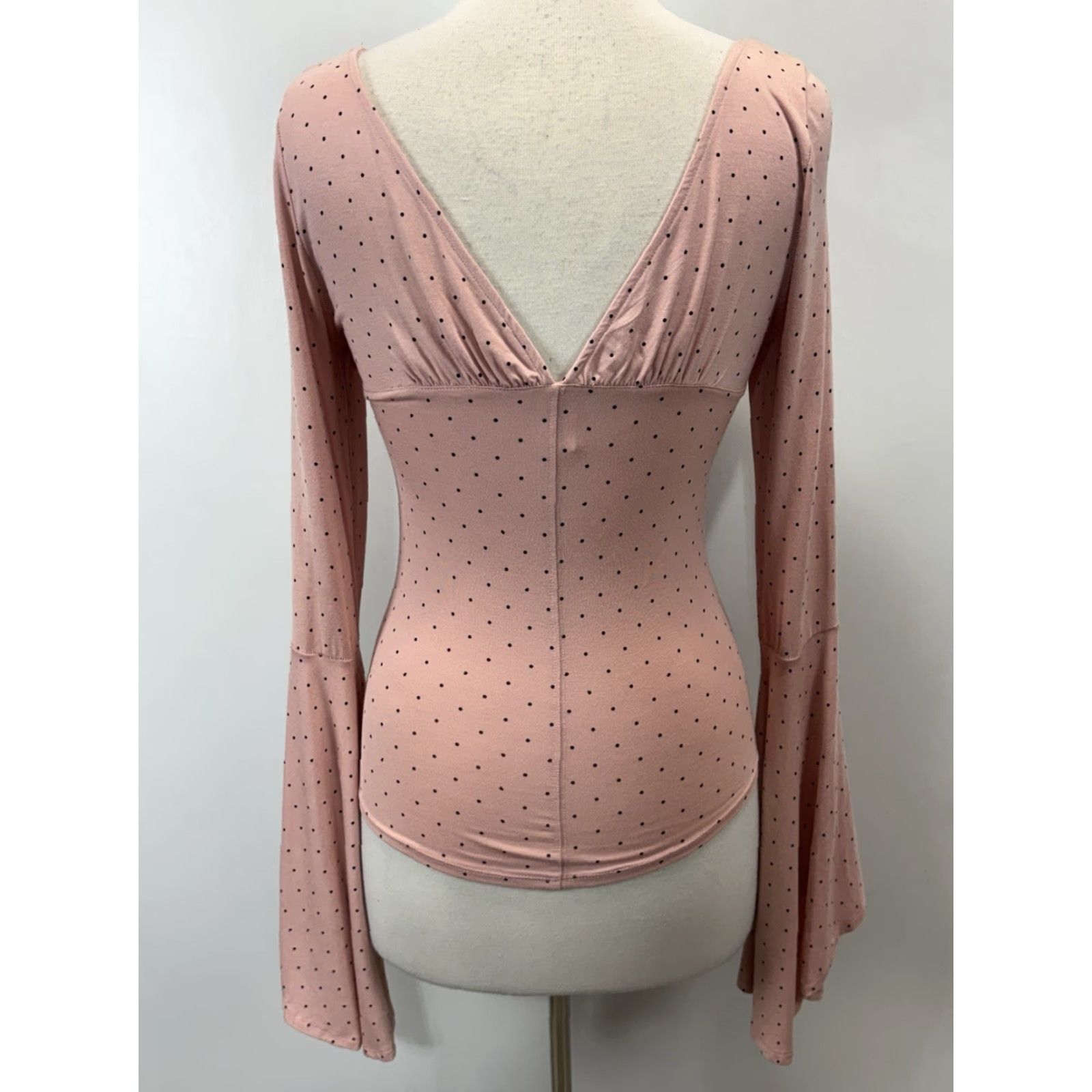 Vintage VINTAGE We The Free Polka Dot Blouse Women’s Small Pink Bell Sleeve Ruched Boho Size S / US 4 / IT 40 - 3 Thumbnail