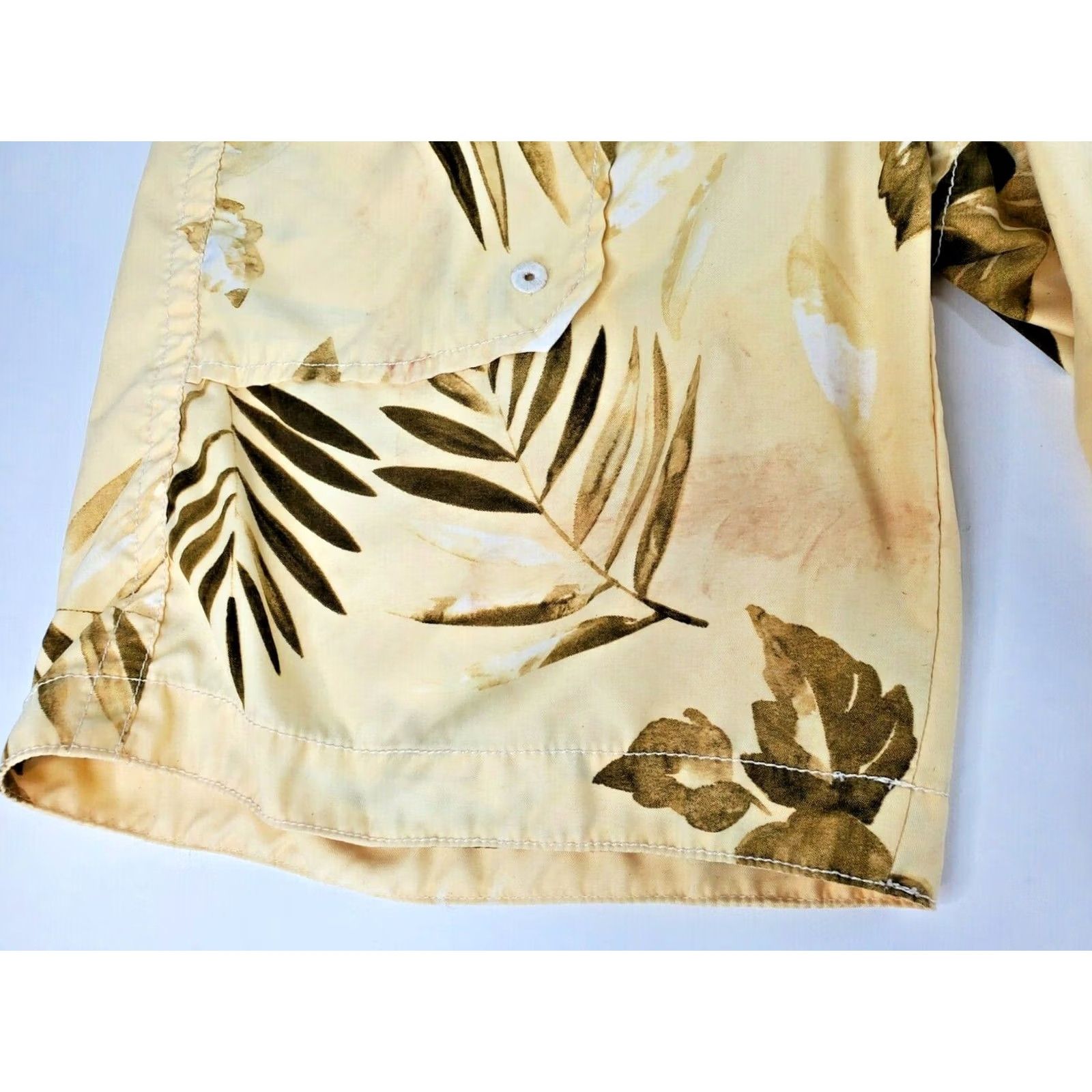 Tommy Bahama Tommy Bahama Relax Board Shorts Men Floral Print, Size Small, Nylon Polyester, Machine Washable Size US 29 - 3 Thumbnail