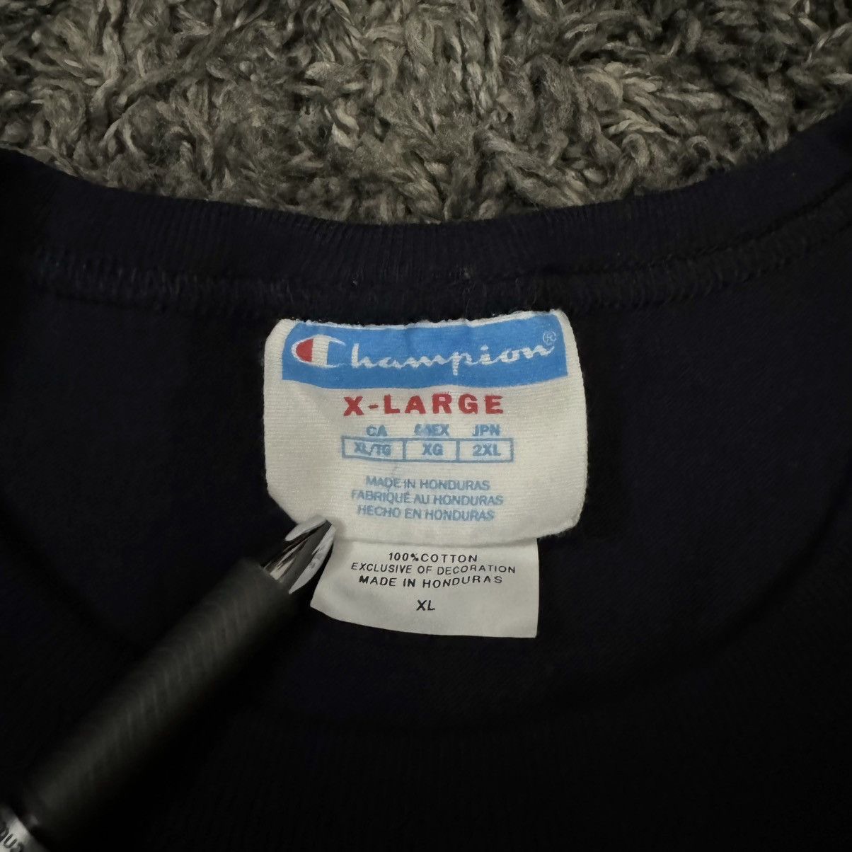 Champion Vintage Champion Suede Logo Navy Tee Size US XL / EU 56 / 4 - 3 Thumbnail