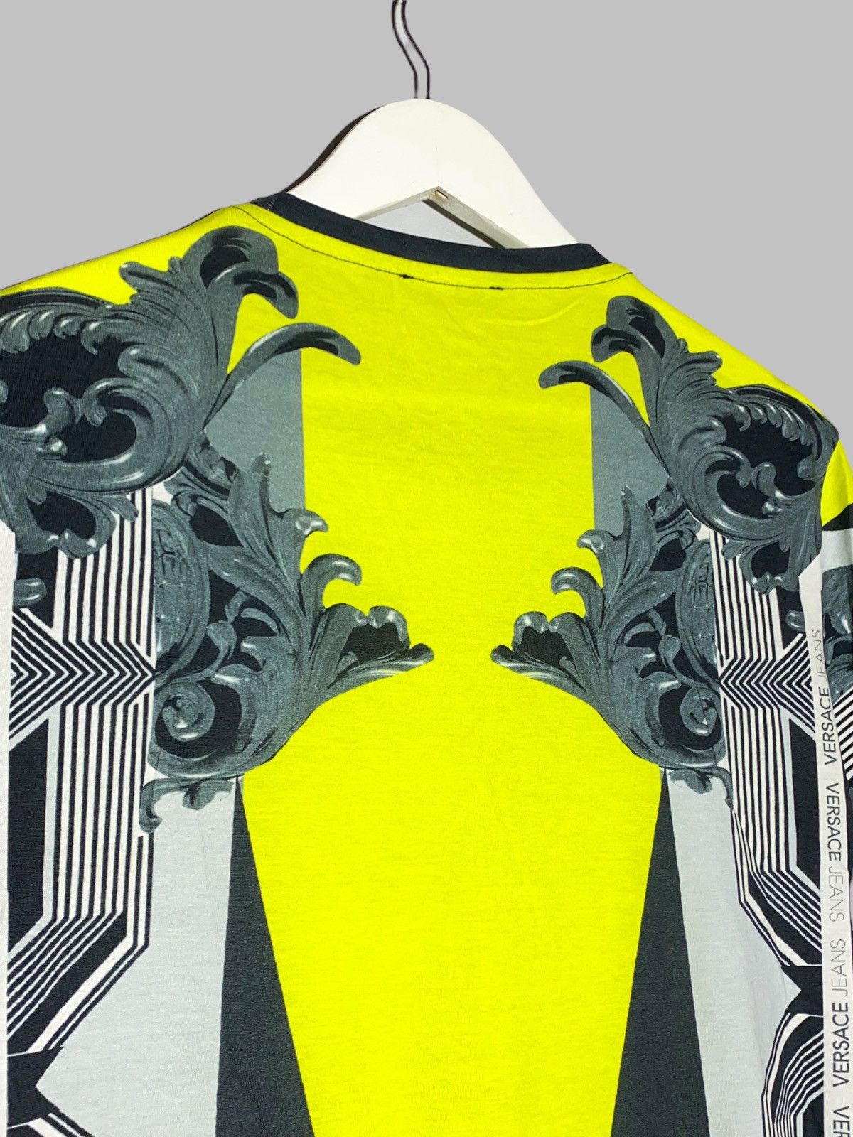 Versace Jeans Couture Versace Jeans Baroque All Over Print T-shirt Size US XS / EU 42 / 0 - 4 Thumbnail
