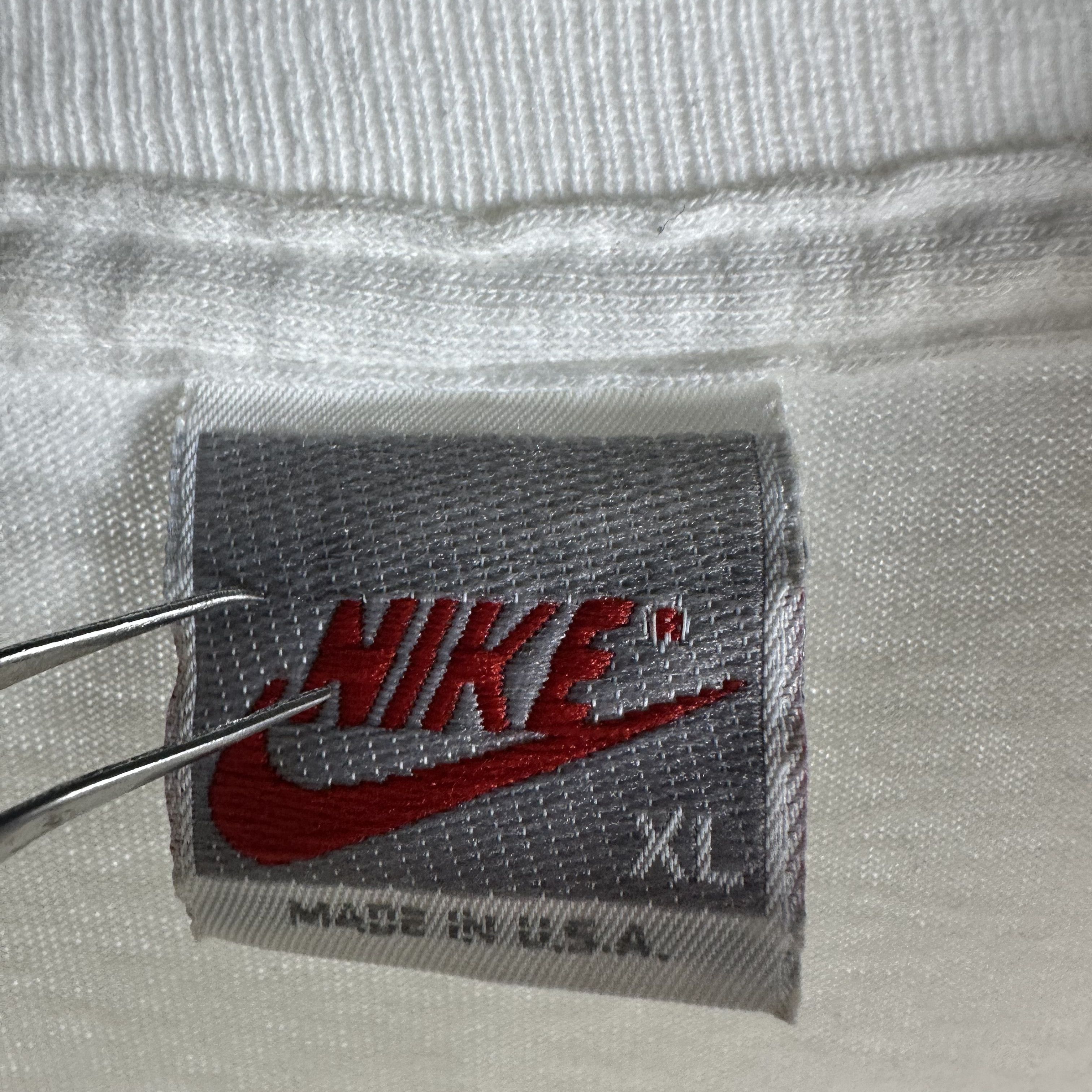 Vintage ​Nike 90s Michael Jordan The Man Who Could Fly T-shirt Size US XL / EU 56 / 4 - 4 Thumbnail