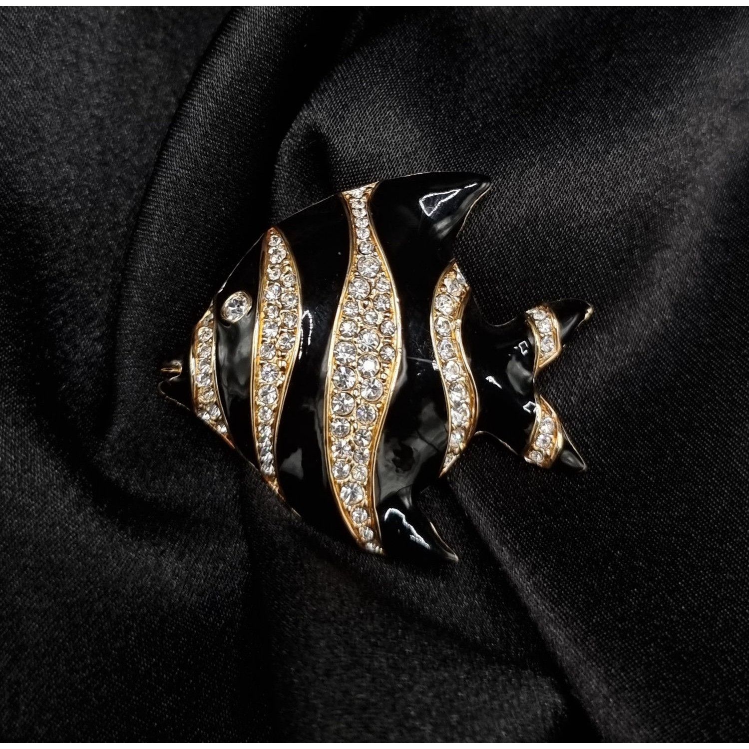 Swarovski Vintage 1990's Swarovski Black & Gold Fish Brooch With Cryst Size ONE SIZE - 2 Thumbnail