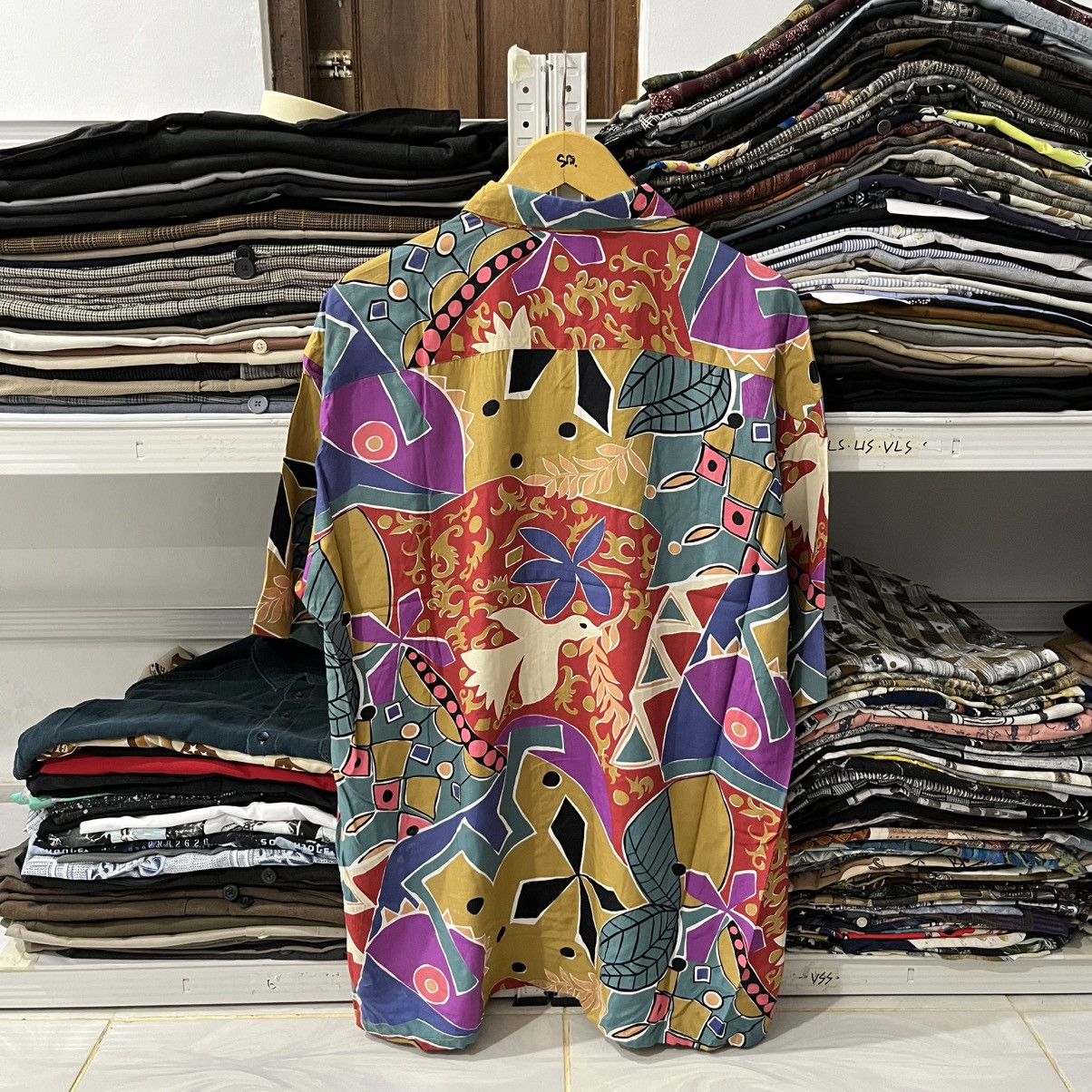 Japanese Brand Burma Rayon Patterned Button Up Size US XL / EU 56 / 4 - 6 Thumbnail