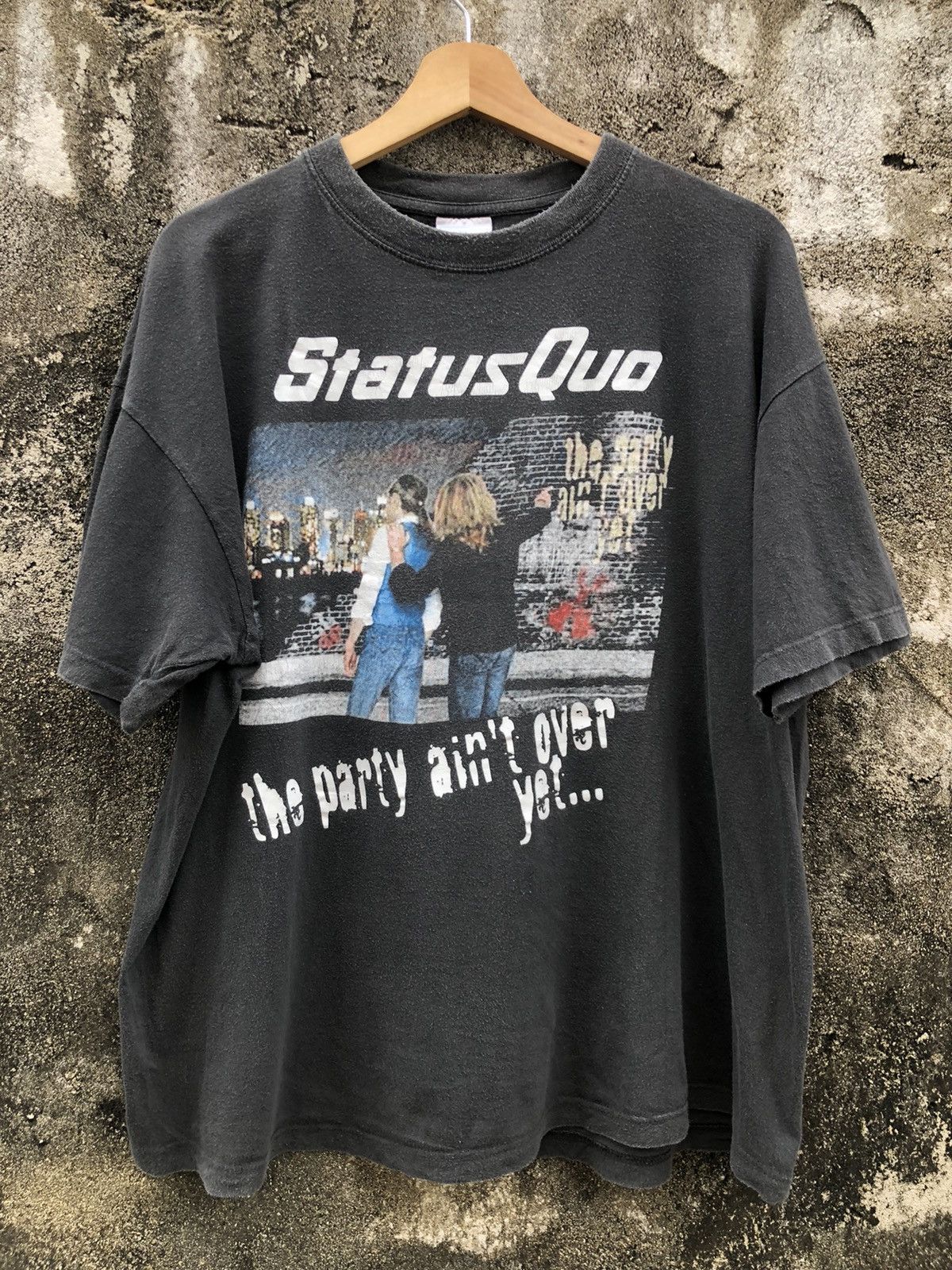 Band Tees × Vintage Vintage 90s Status Quo "The Party Ain't Over Yet" Tshirt Size US L / EU 52-54 / 3 - 1 Thumbnail