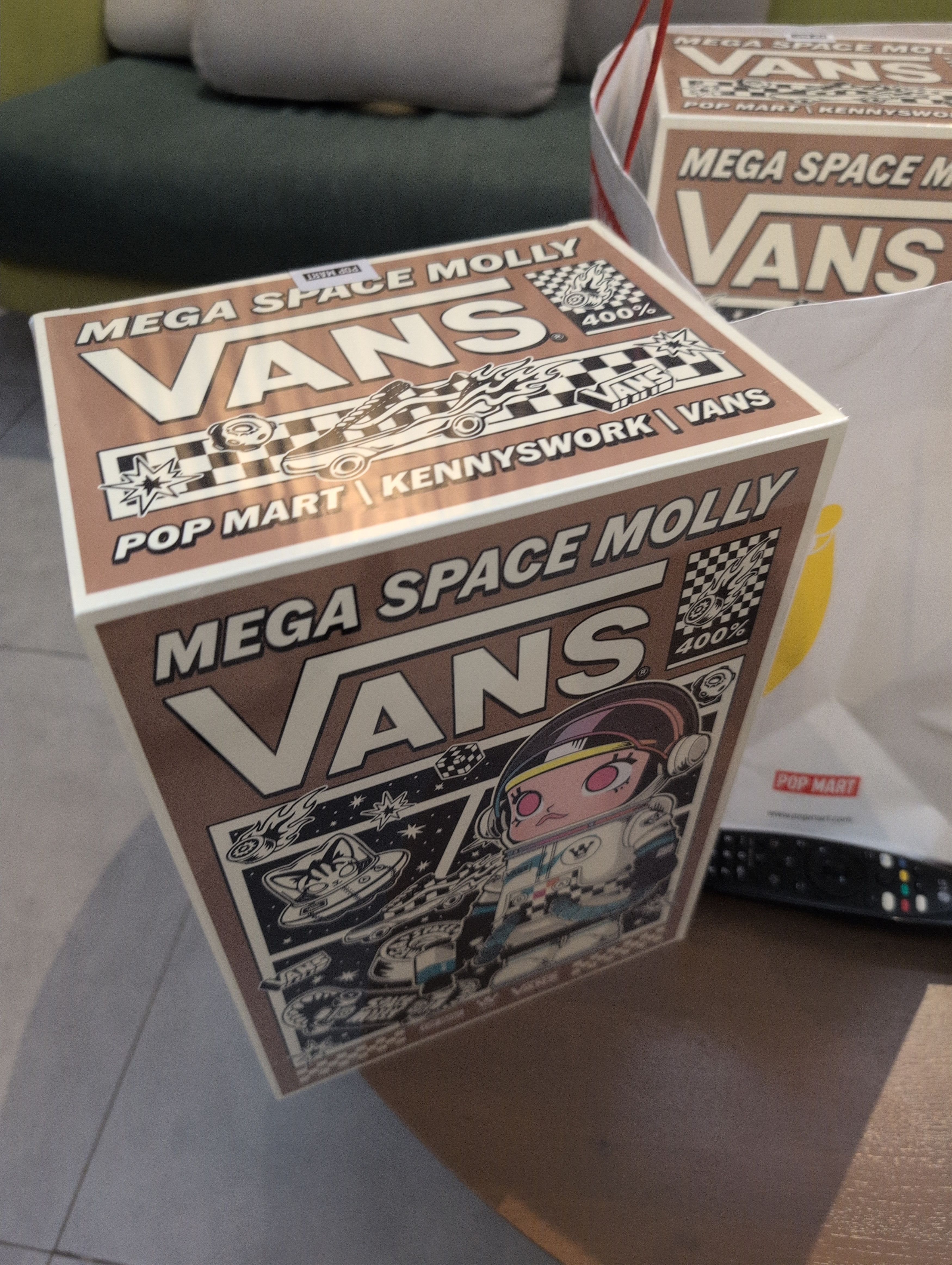 POP MART POP MART MEGA SPACE MOLLY 400% Size ONE SIZE - 3 Thumbnail