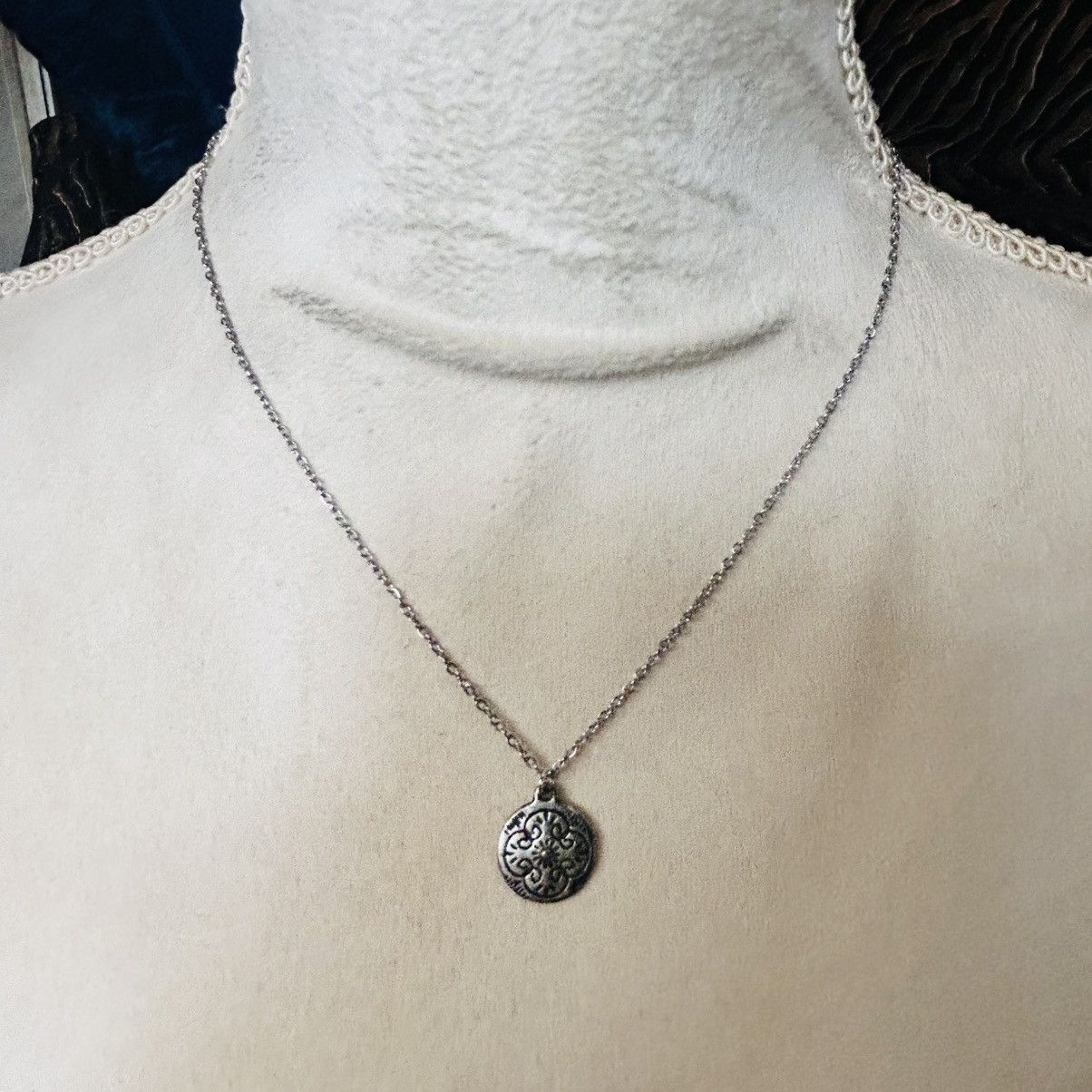 Handmade Handcrafted vintage etched medallion pendant necklace Size ONE SIZE - 3 Thumbnail