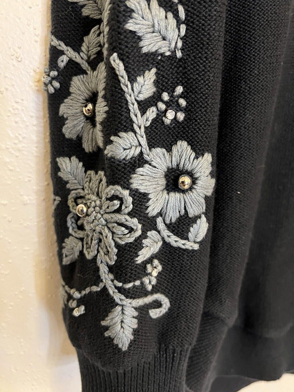 Designer Soft Surroundings embroidered floral pullover sweater. SZ M Size M / US 6-8 / IT 42-44 - 3 Thumbnail