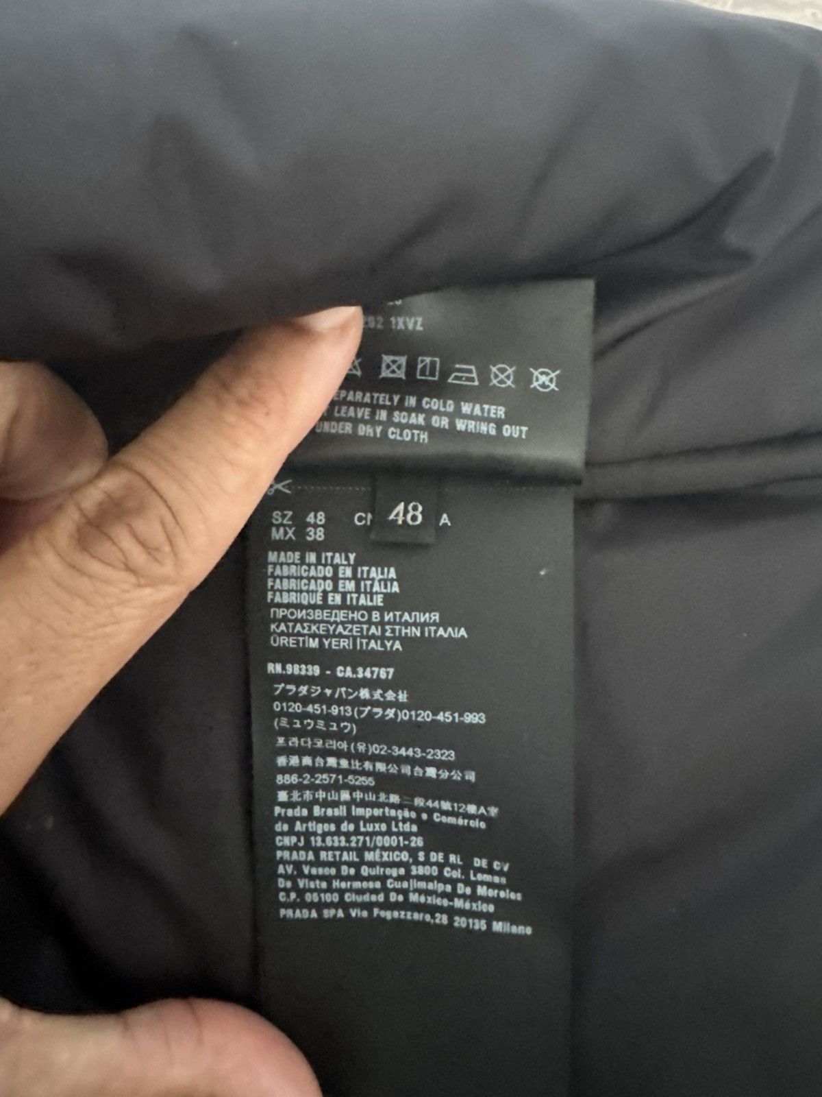 Prada 100% AUTHENTIC PRADA NYLON VEST BLACK/YELLOW SZ 48 (US M/L) Size US L / EU 52-54 / 3 - 7 Thumbnail