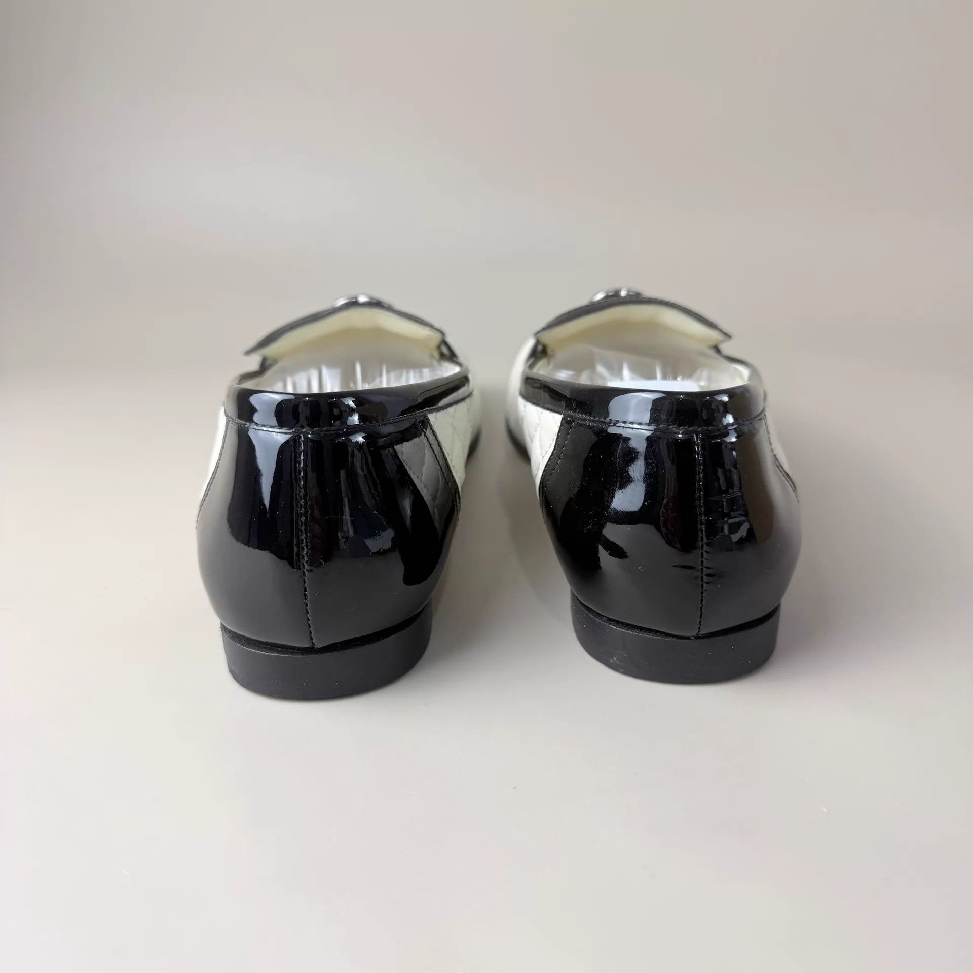Chanel CHANEL black gold CC quilted low-heel shoes EUR 36.5 Mint Size US 6 / IT 36 - 3 Thumbnail