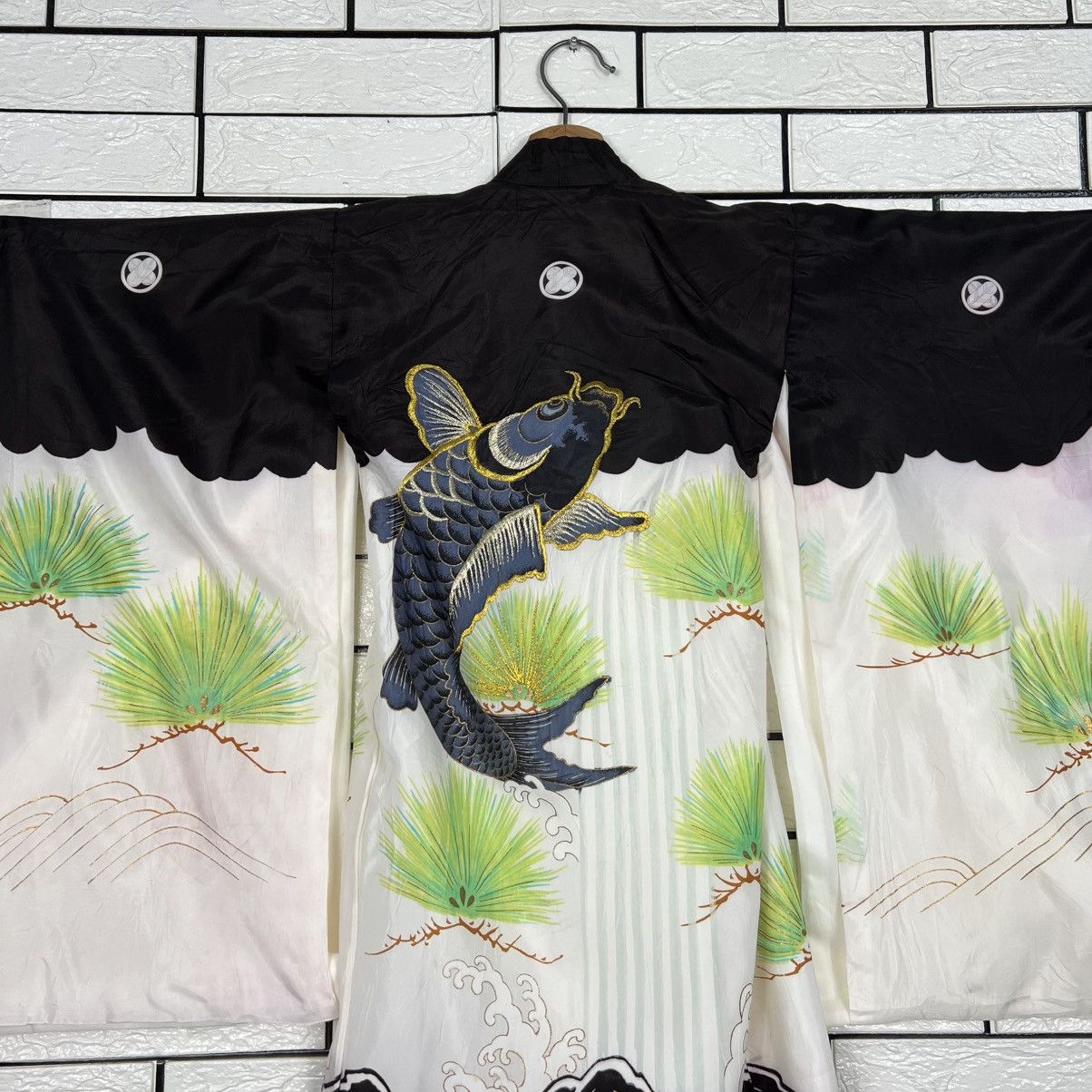Japanese Brand Traditional Japan Kimono Embroidery Koi Fish Logo #4189-C190 Size ONE SIZE - 4 Thumbnail