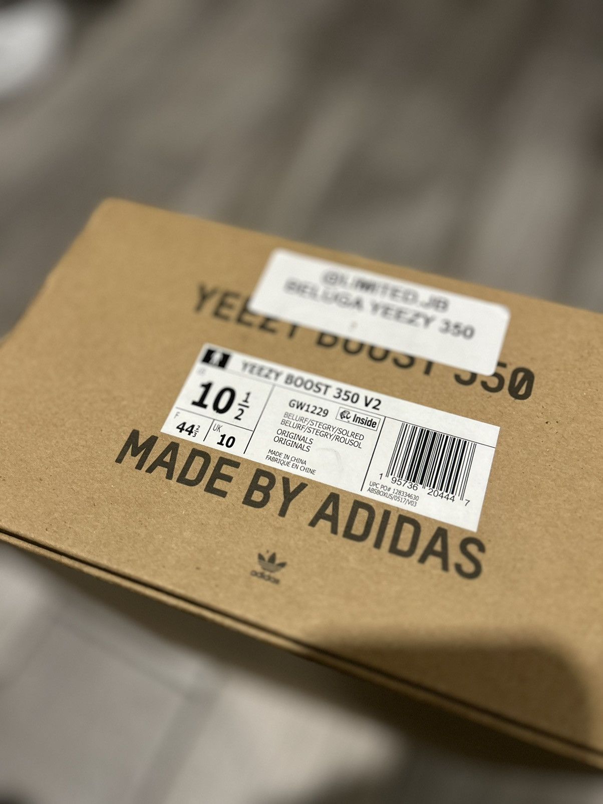 Yeezy yzy 350 beluga Size US 10.5 / EU 43-44 - 9 Thumbnail