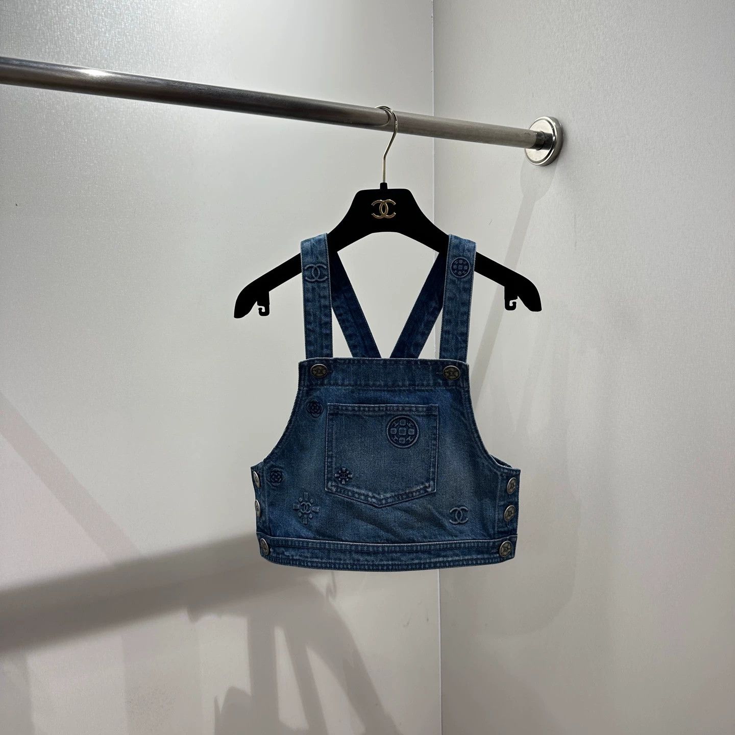 Chanel Chanel Camellia Logo Denim Vest Women's 34 apr609 Size XS / US 0-2 / IT 36-38 - 1 Thumbnail