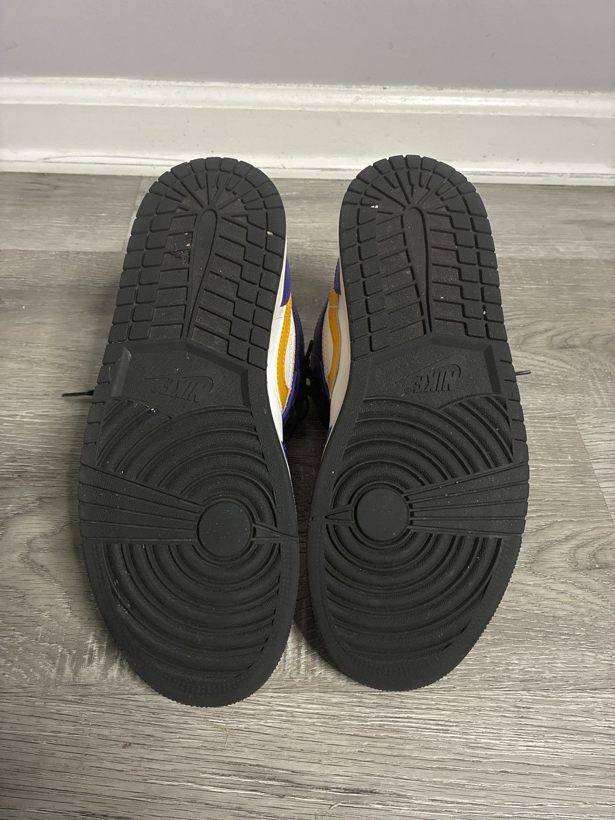 Jordan Brand Jordan 1 Mid “Lakers” Size US 8 / EU 41 - 5 Thumbnail