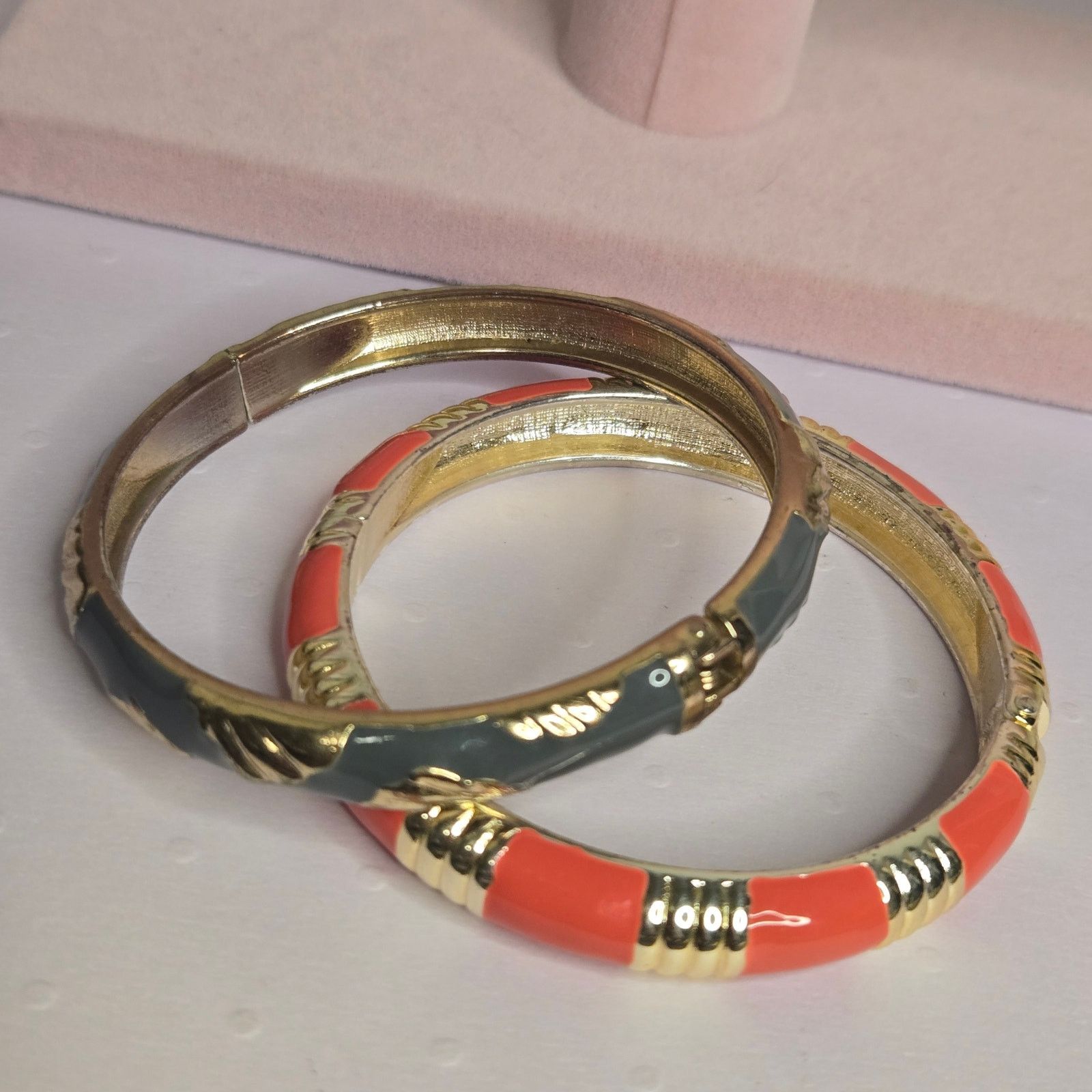 GOLDSIGN Coral & Grey Sequin Enamel Hinged Bangle Bracelets Set Size ONE SIZE - 10 Thumbnail