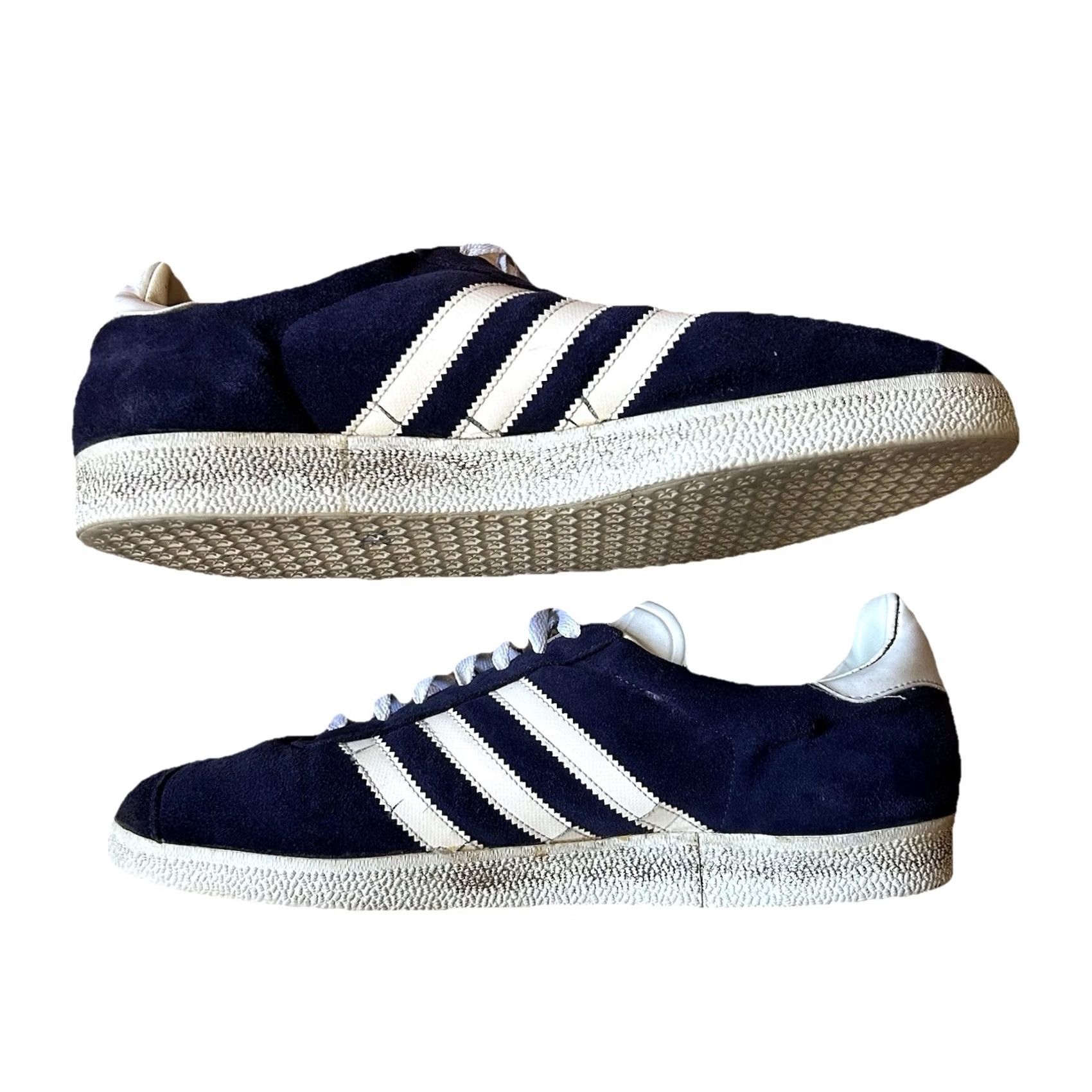Adidas VINTAGE Adidas Gazelle Navy Blue suede Size 13 Mens Sneaker 90s Size US 13 / EU 46 - 2 Thumbnail