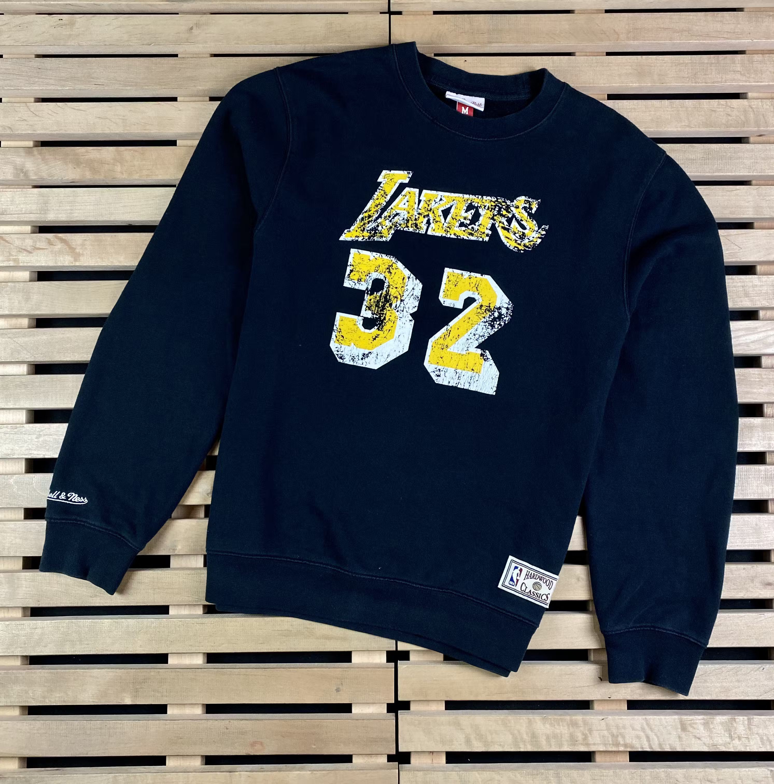 NBA × Vintage Mens Sweatshirt Michell Lakers Size M Johnson #32 Size US M / EU 48-50 / 2 - 1 Thumbnail